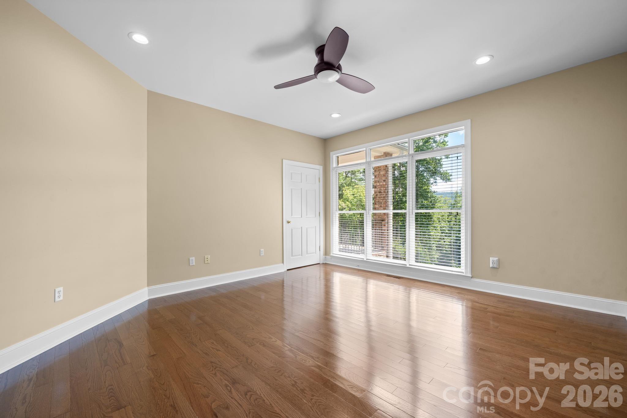 2752 Brittany Drive Property Photo 24