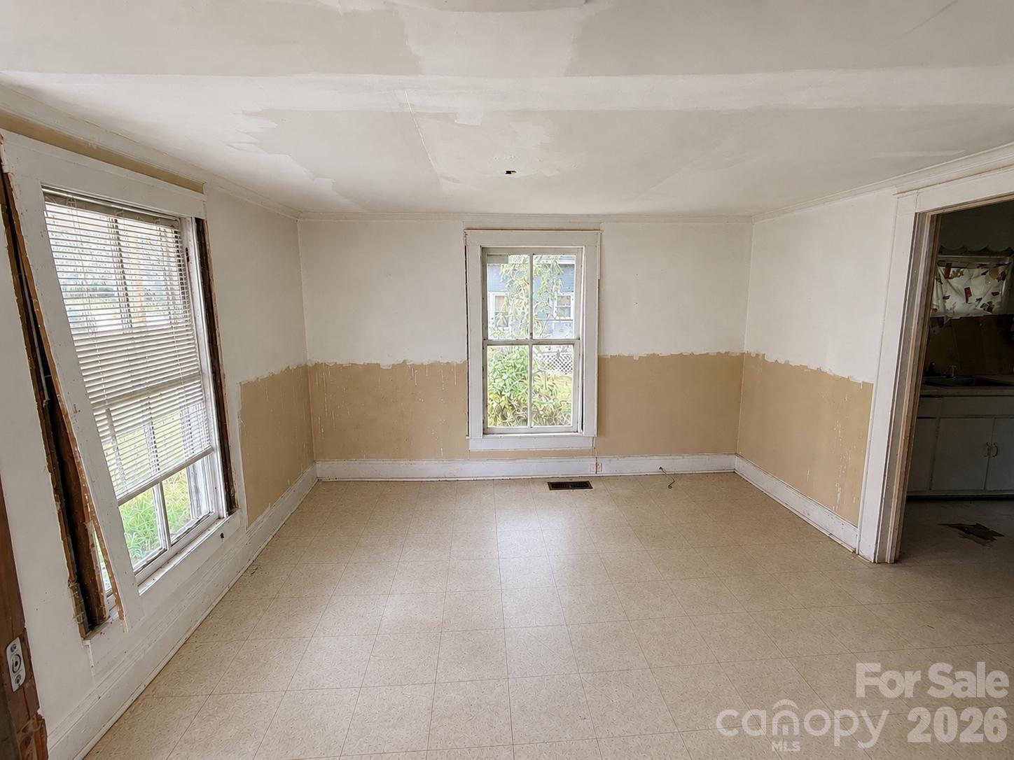 318 Love Street Property Photo 3