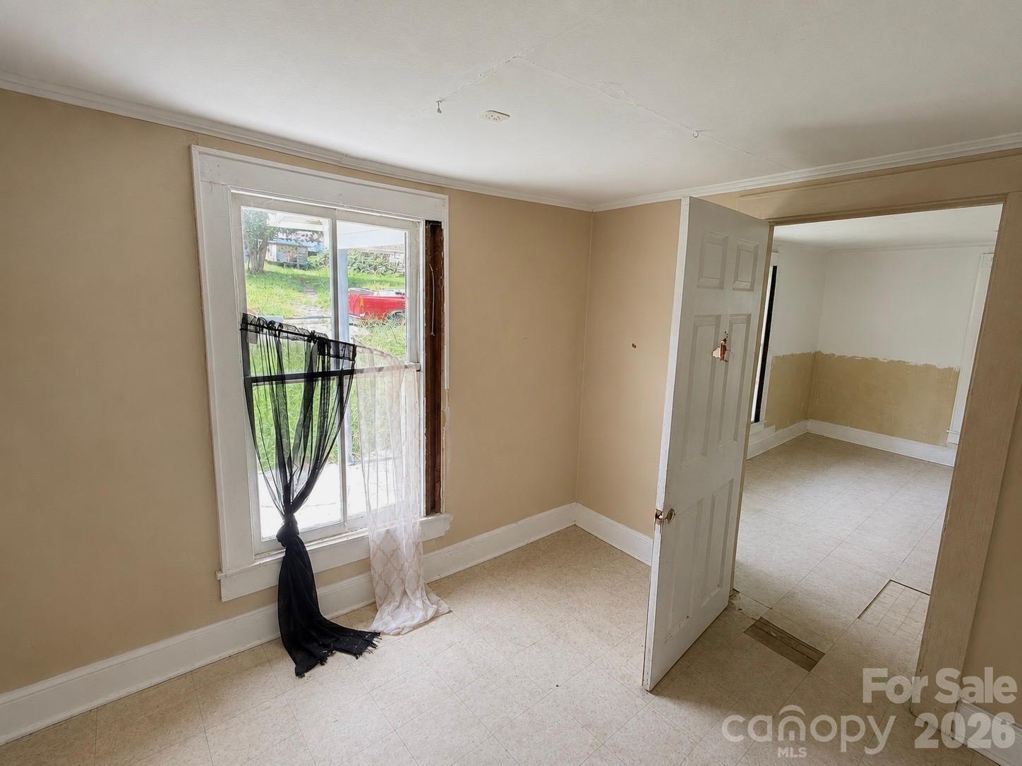 318 Love Street Property Photo 5