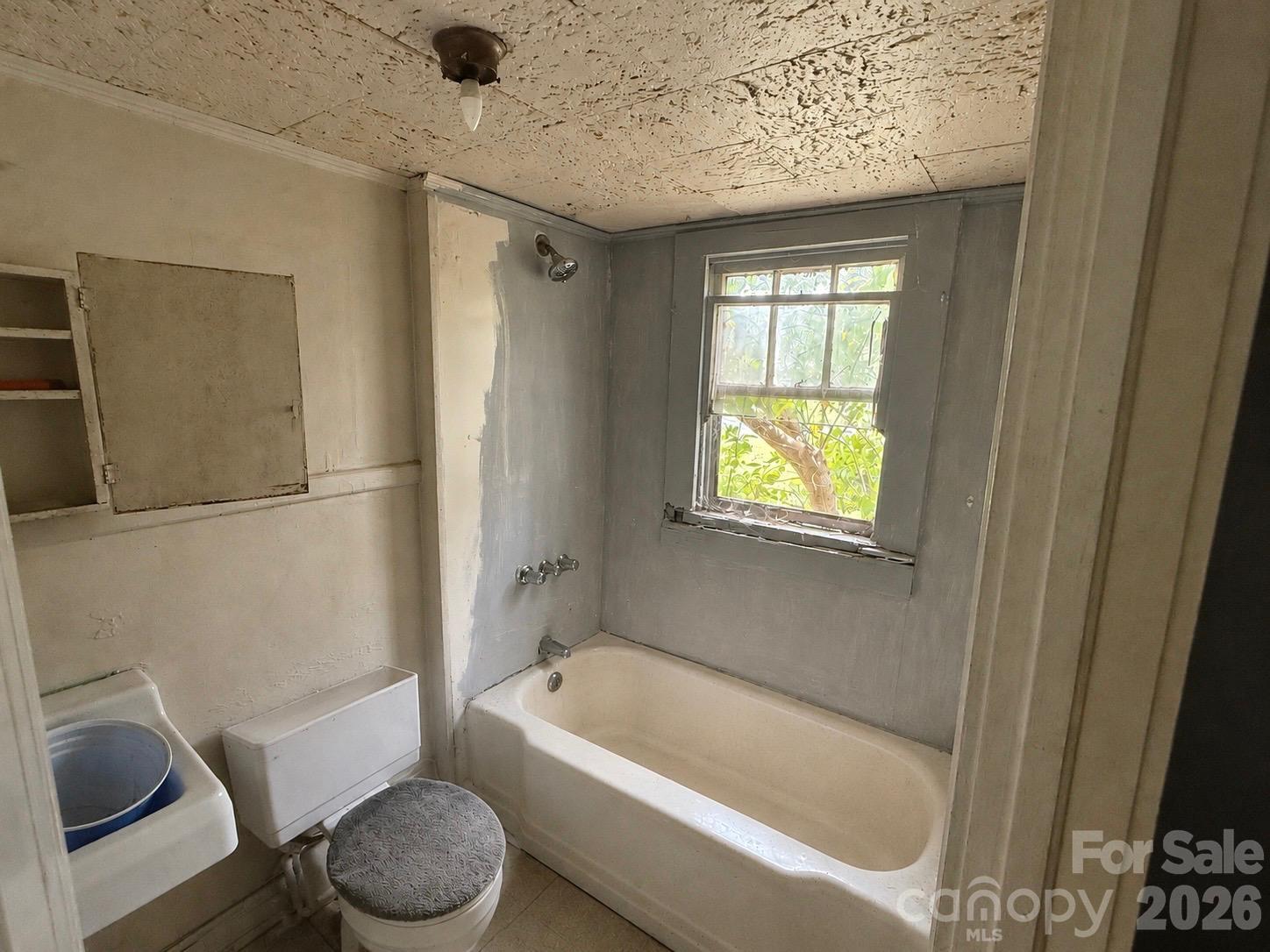 318 Love Street Property Photo 6
