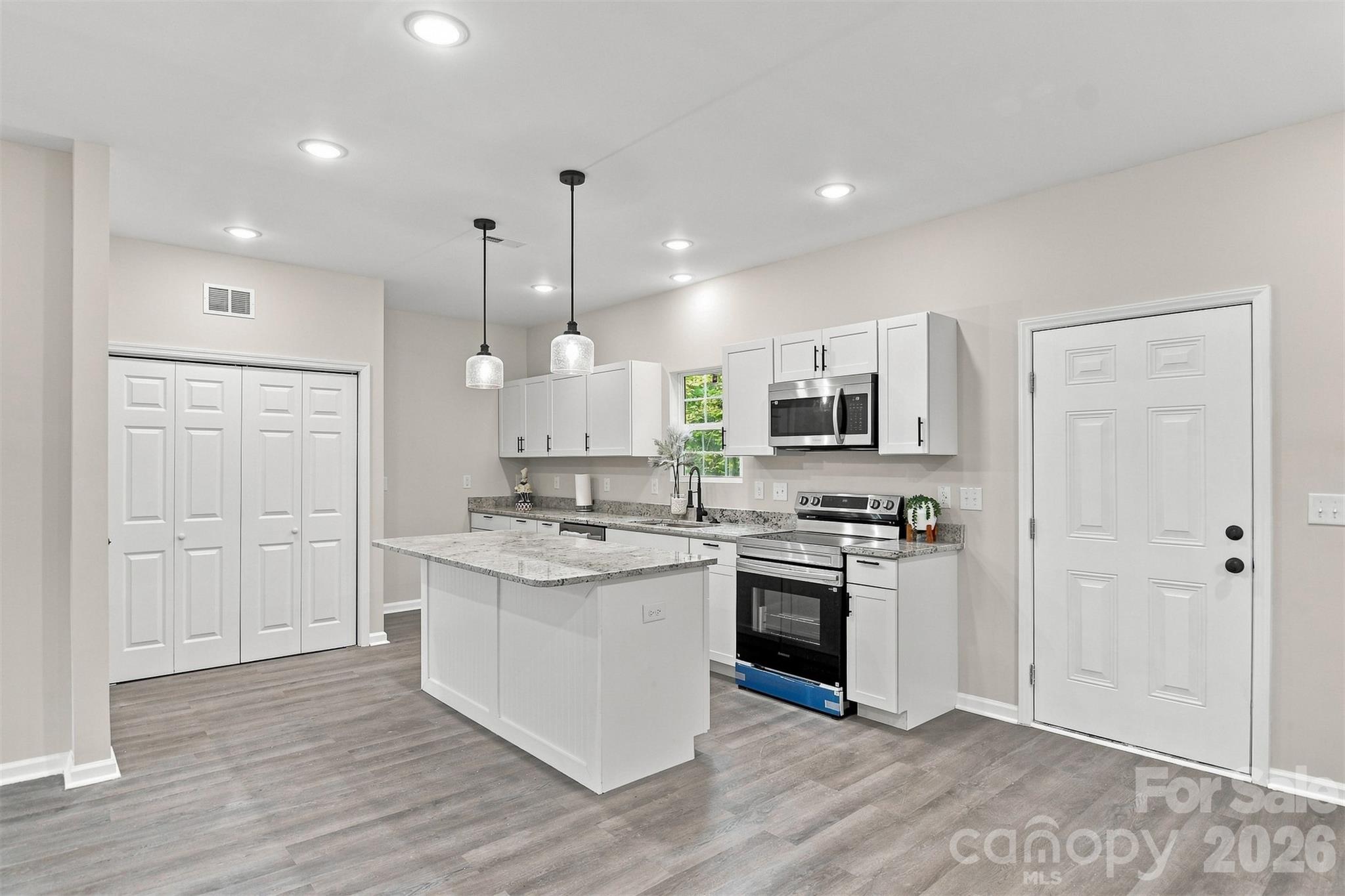 2254 Lula Street Property Photo 6