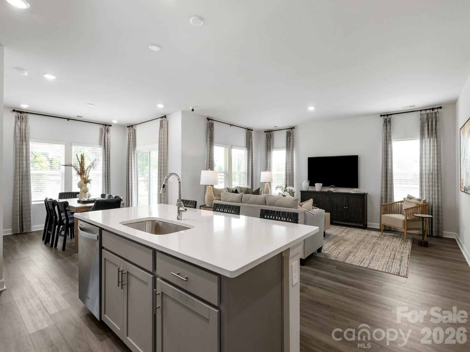 323 Pantego Place Property Photo 2