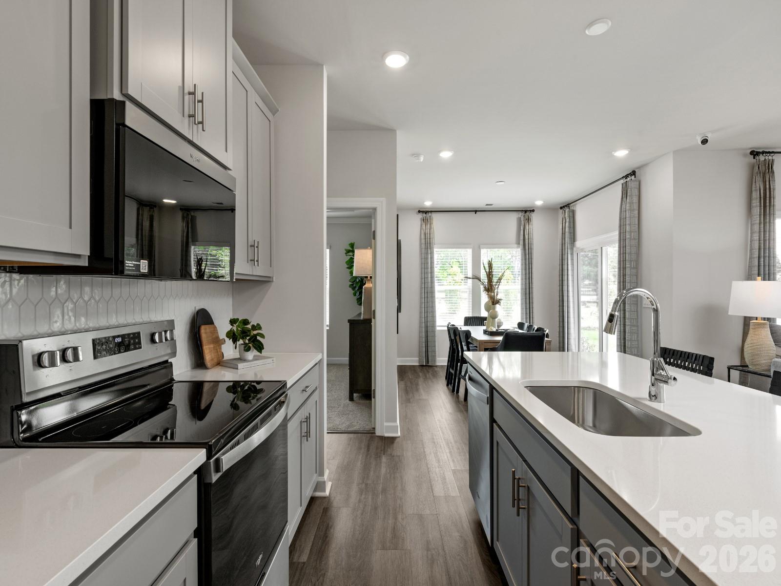 323 Pantego Place Property Photo 3