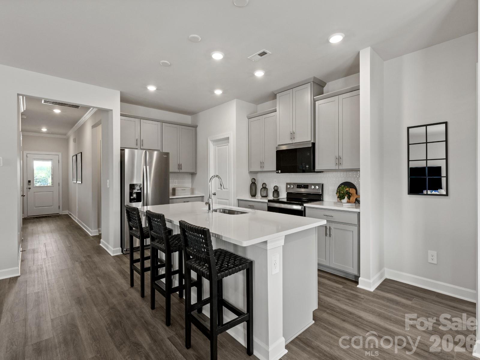 323 Pantego Place Property Photo 4