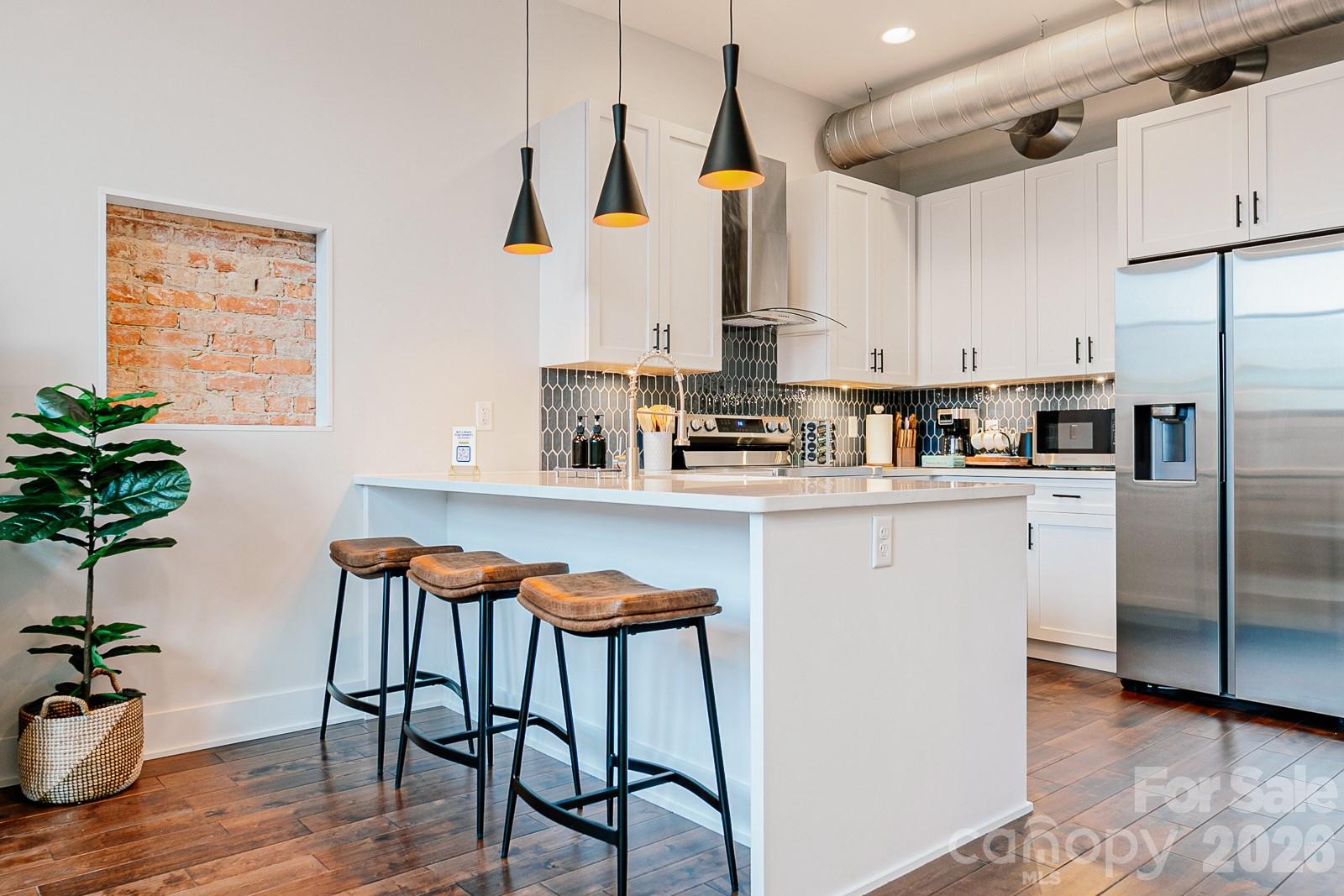122 College Street 202 Property Photo 3