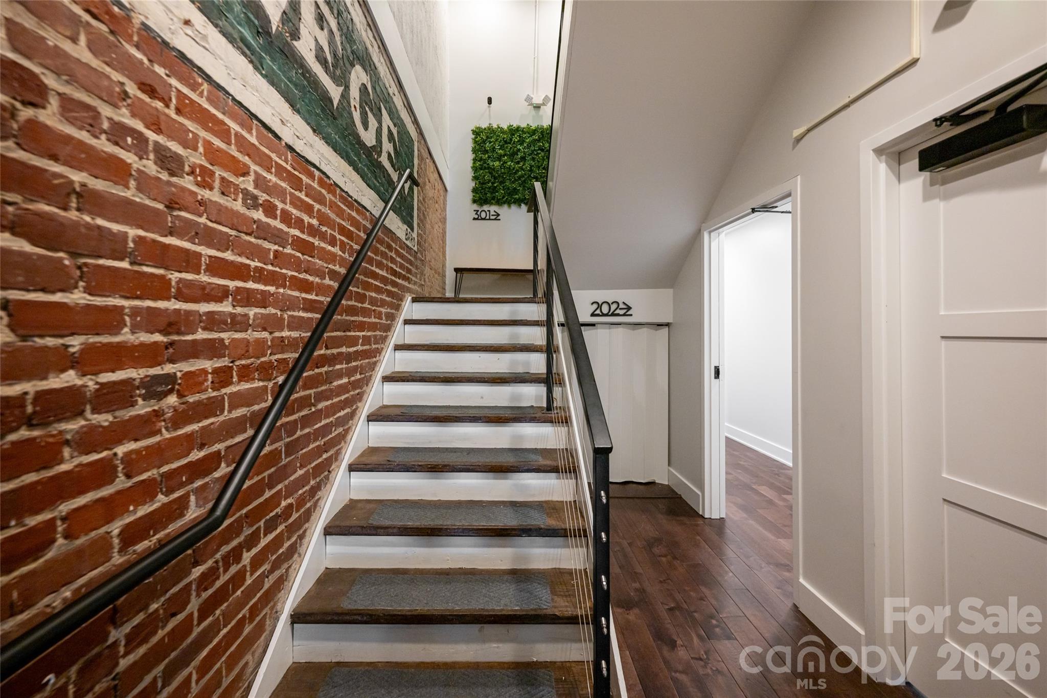 122 College Street 202 Property Photo 6