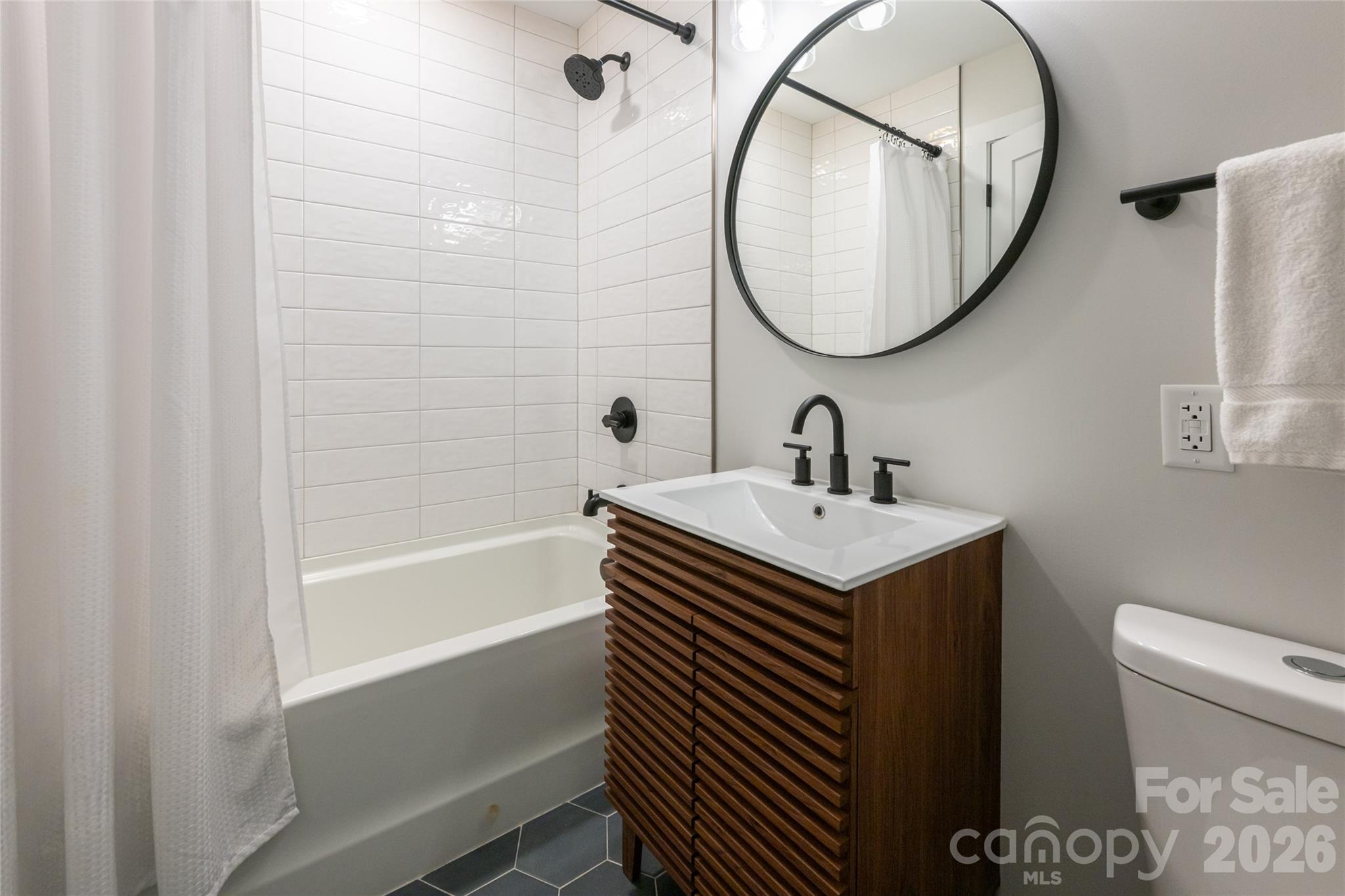 122 College Street 202 Property Photo 32