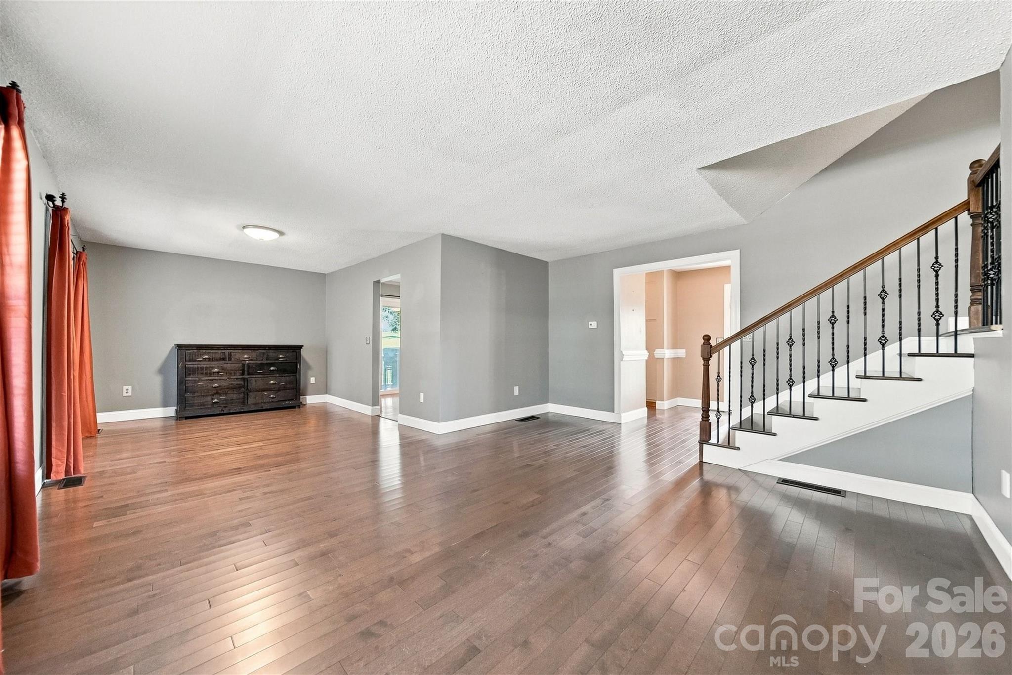 4662 Granada Hills Drive Property Photo 6