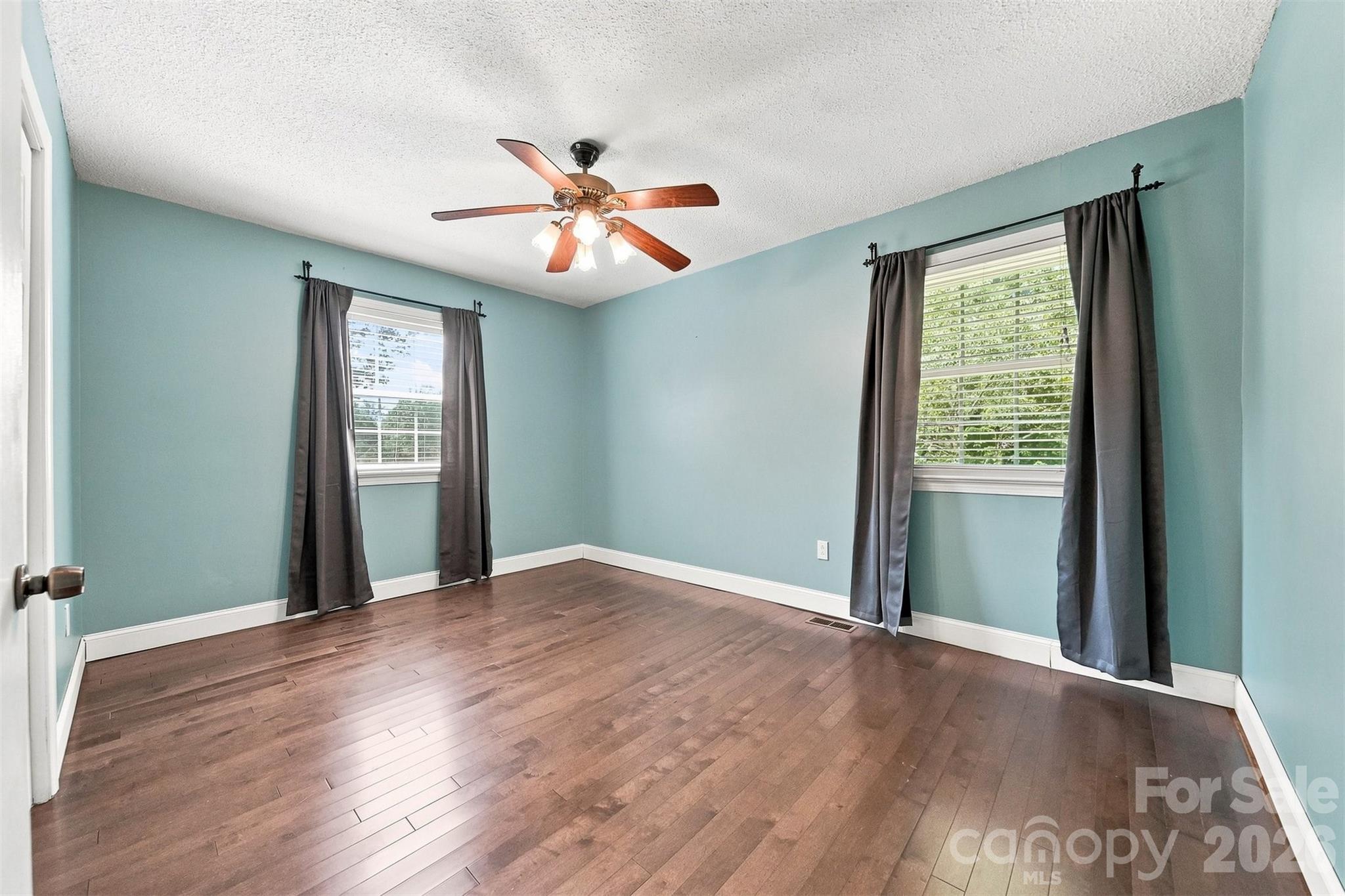 4662 Granada Hills Drive Property Photo 16