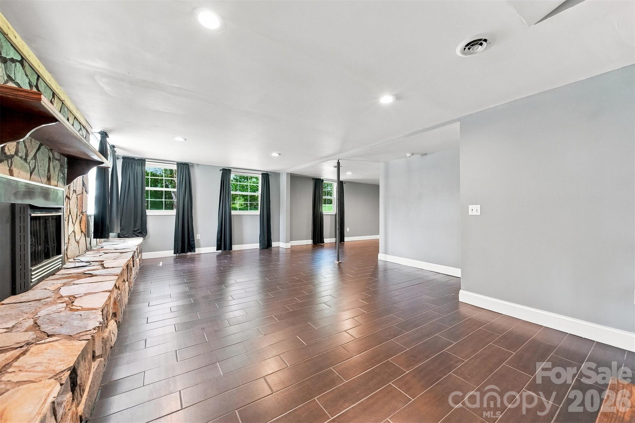 4662 Granada Hills Drive Property Photo 19