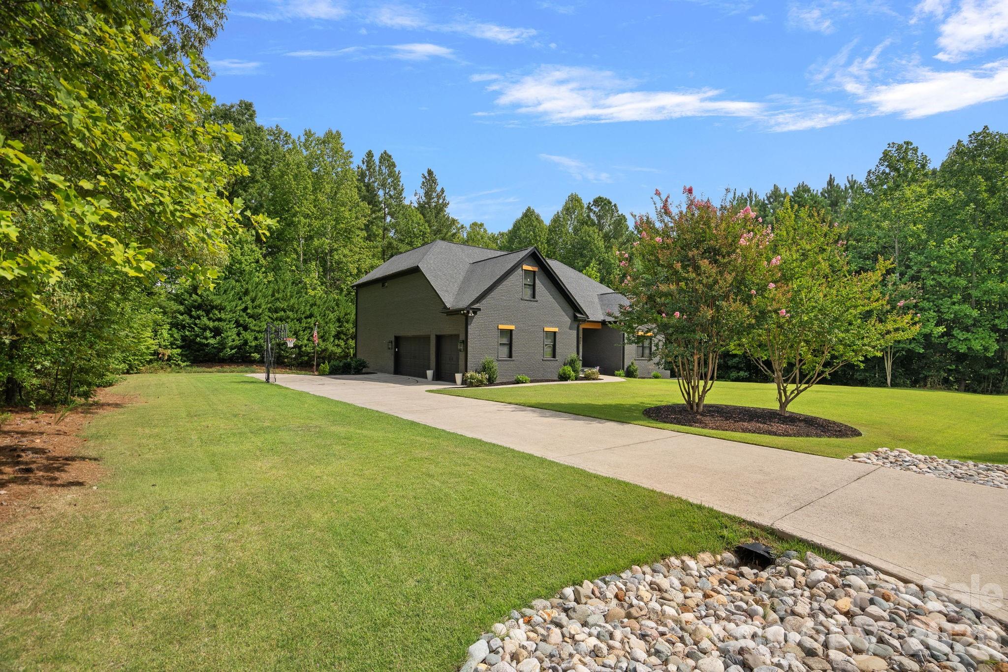 140 Crooked Branch Way Property Photo 3