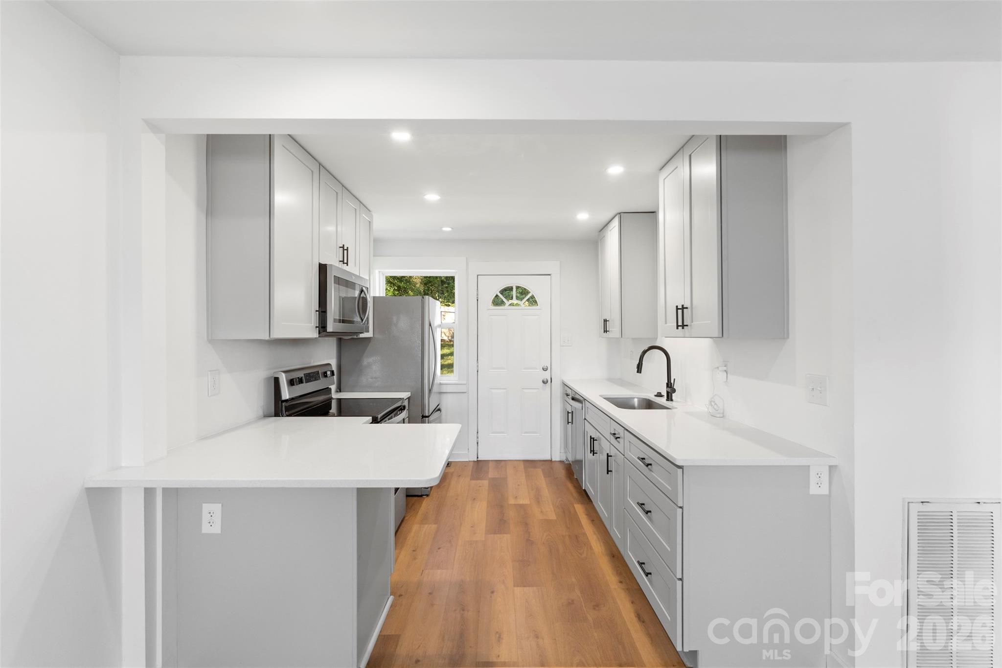 3019 Columbus Circle Property Photo 7