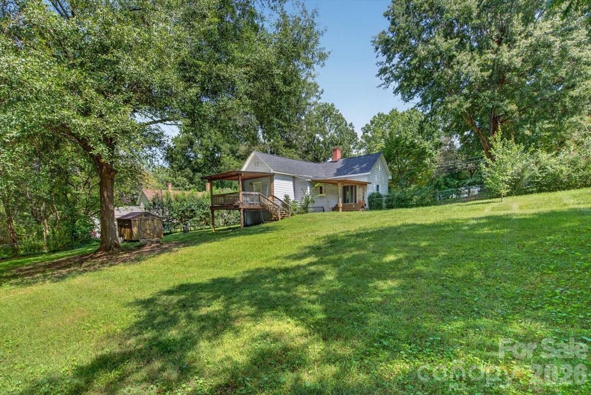 619 N Mountain Street Property Photo 3