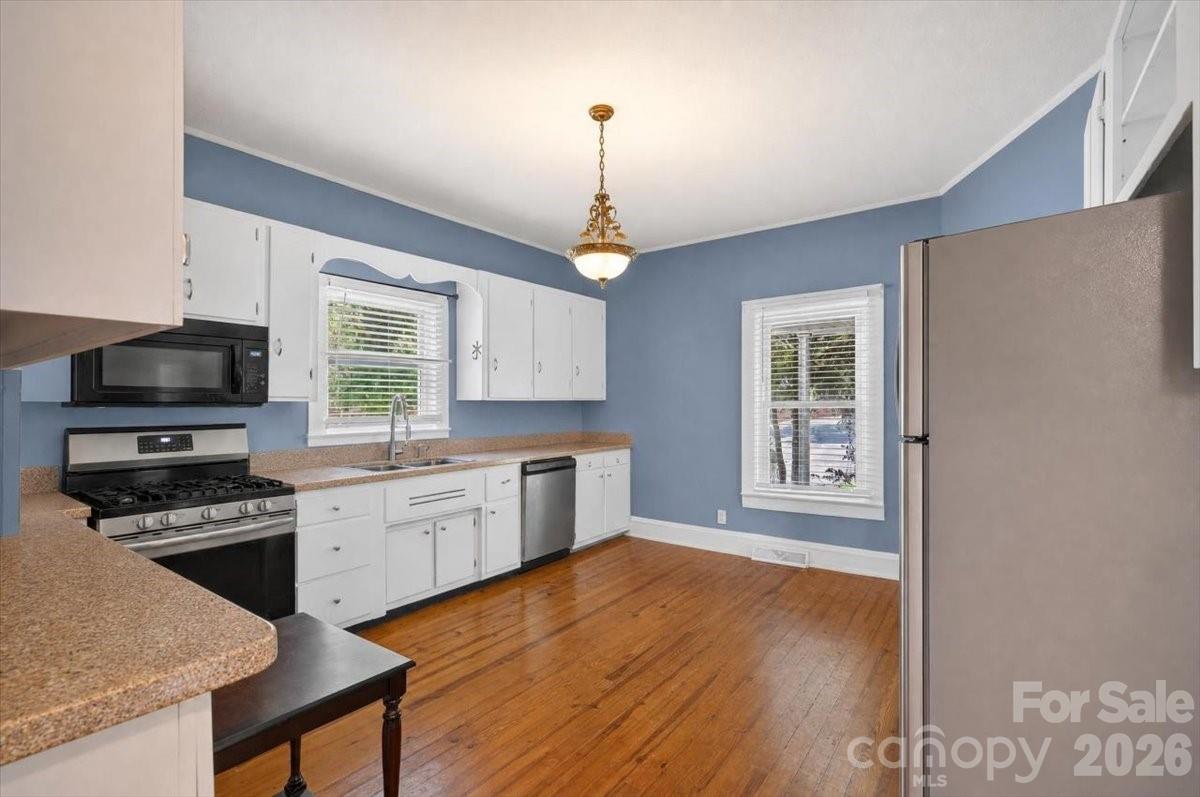 619 N Mountain Street Property Photo 4