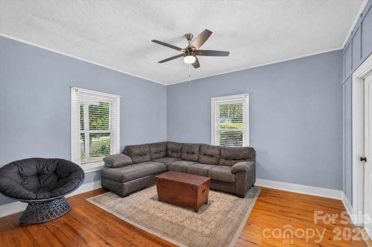619 N Mountain Street Property Photo 5