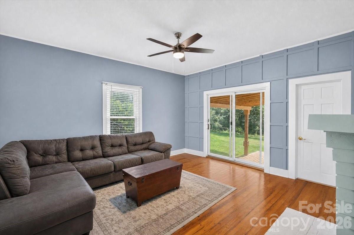 619 N Mountain Street Property Photo 6