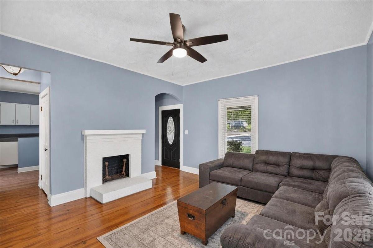 619 N Mountain Street Property Photo 7