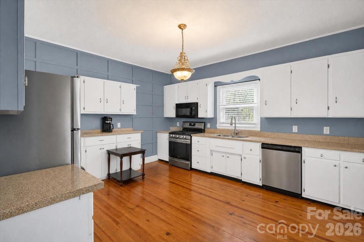 619 N Mountain Street Property Photo 10