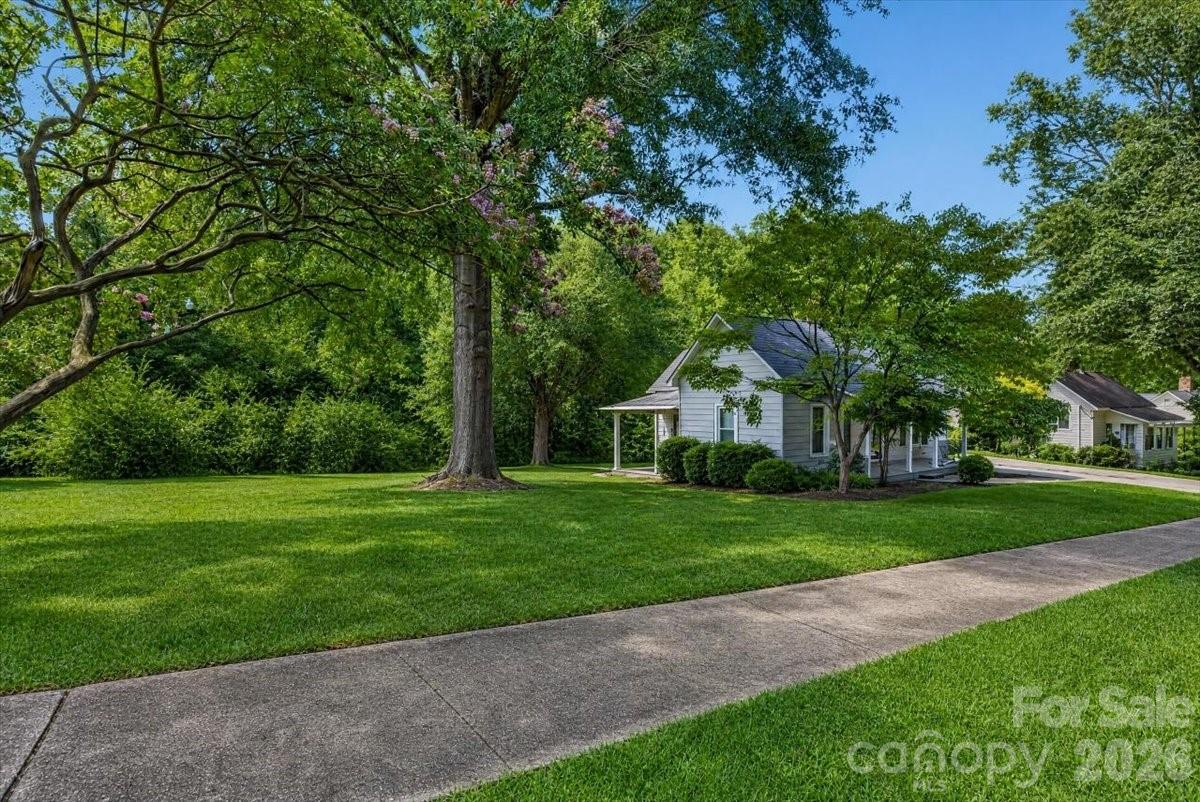 619 N Mountain Street Property Photo 21