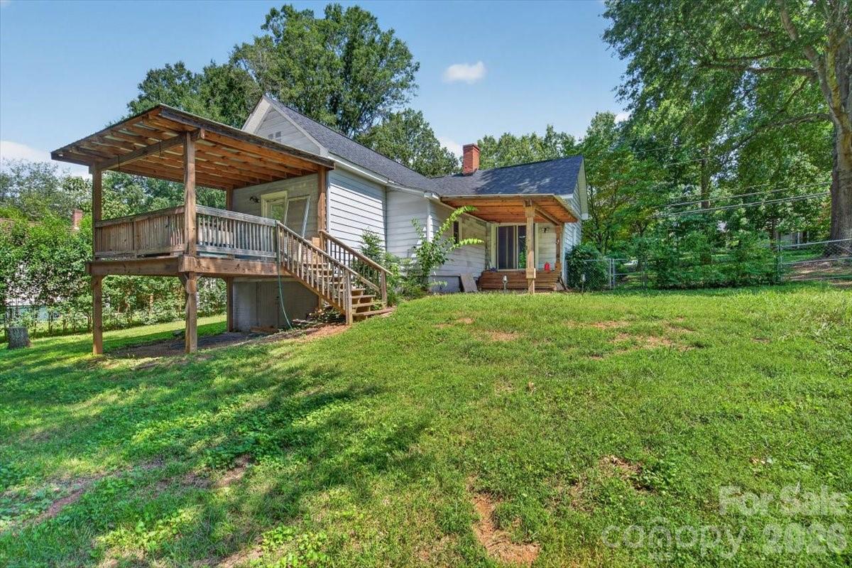 619 N Mountain Street Property Photo 25