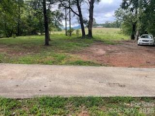 595 Glenwood Drive Property Photo 4
