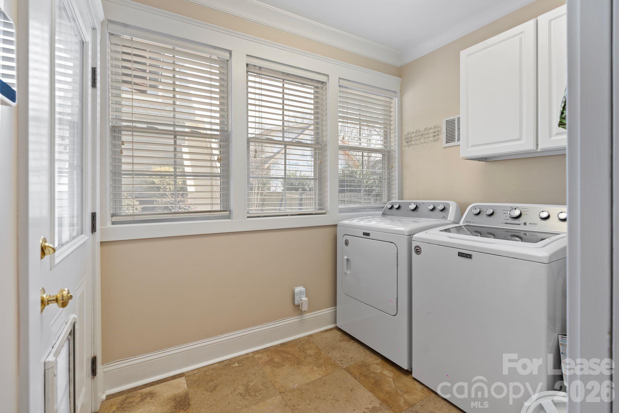 425 Tremont Avenue Property Photo 8
