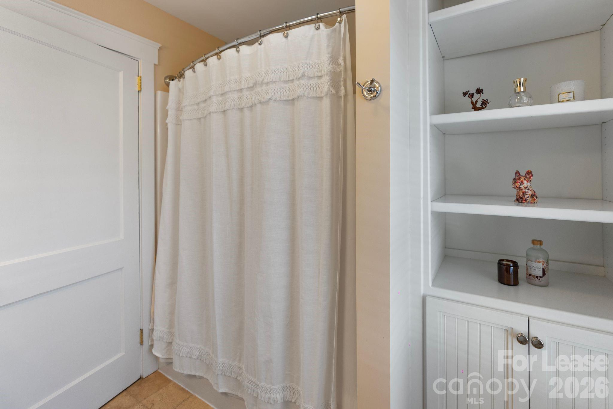 425 Tremont Avenue Property Photo 17