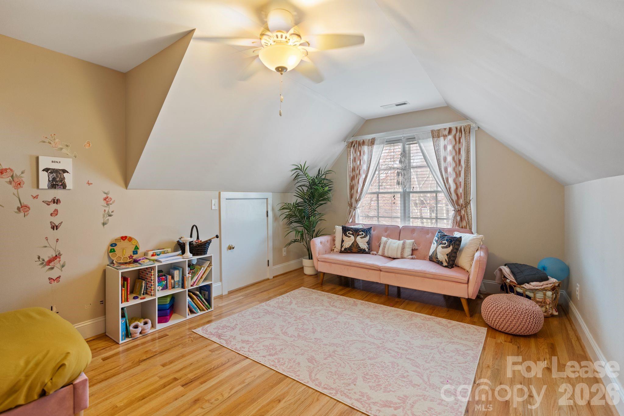 425 Tremont Avenue Property Photo 18