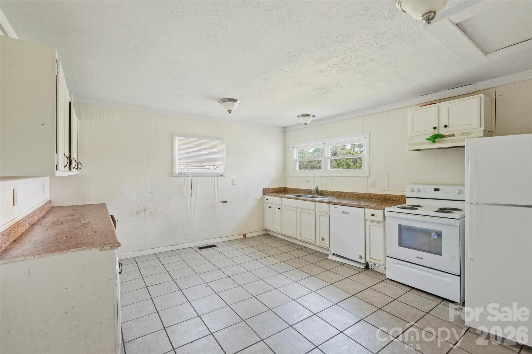 138 West Lane Property Photo 19