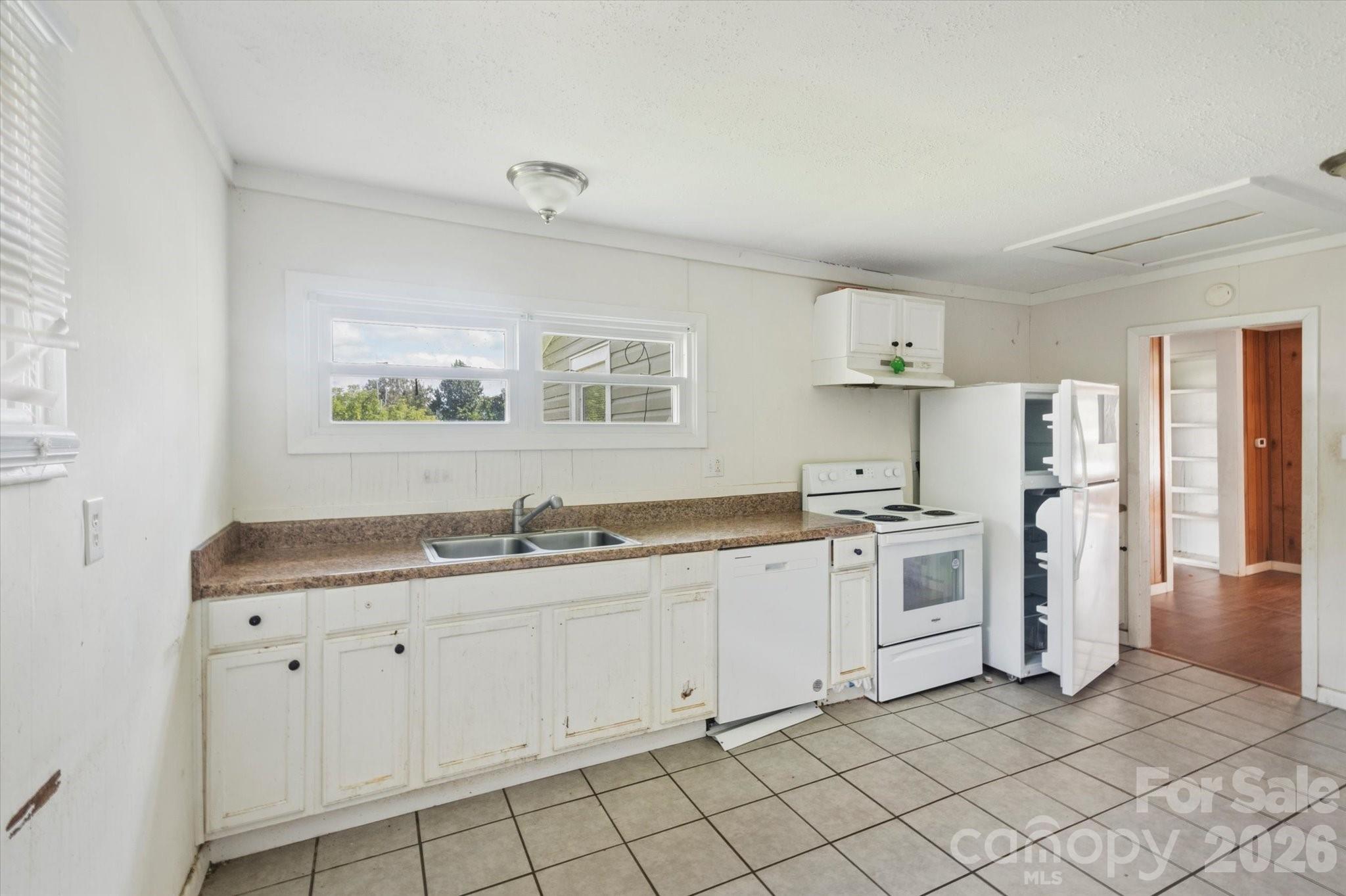 138 West Lane Property Photo 20