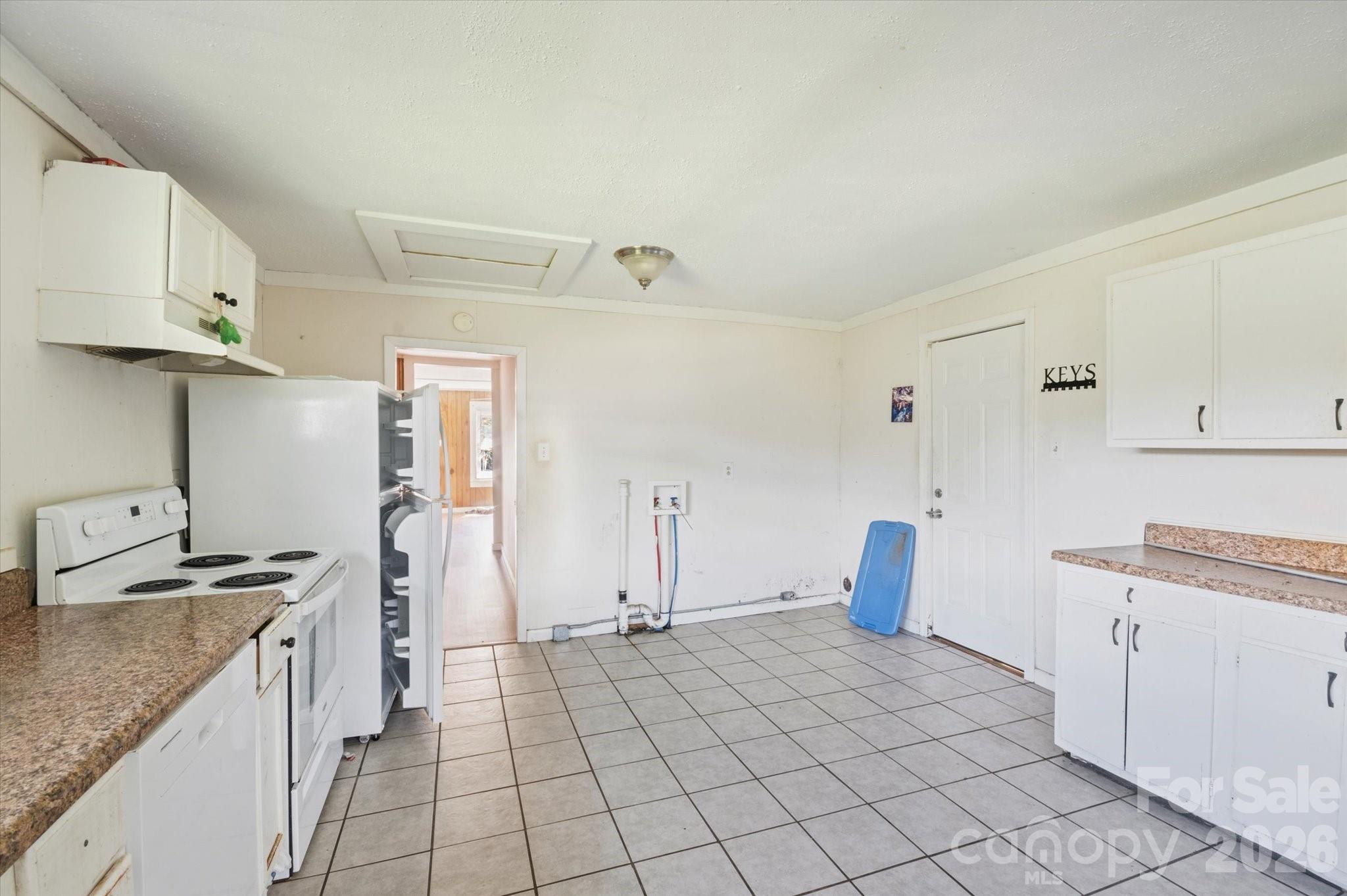 138 West Lane Property Photo 21