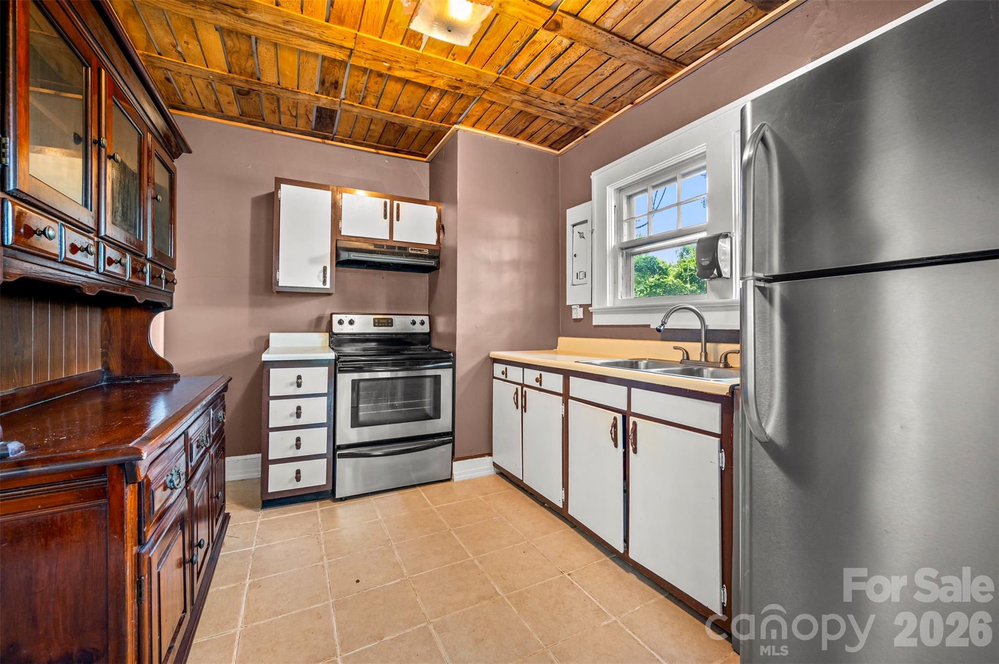 375 E King Street Property Photo 11