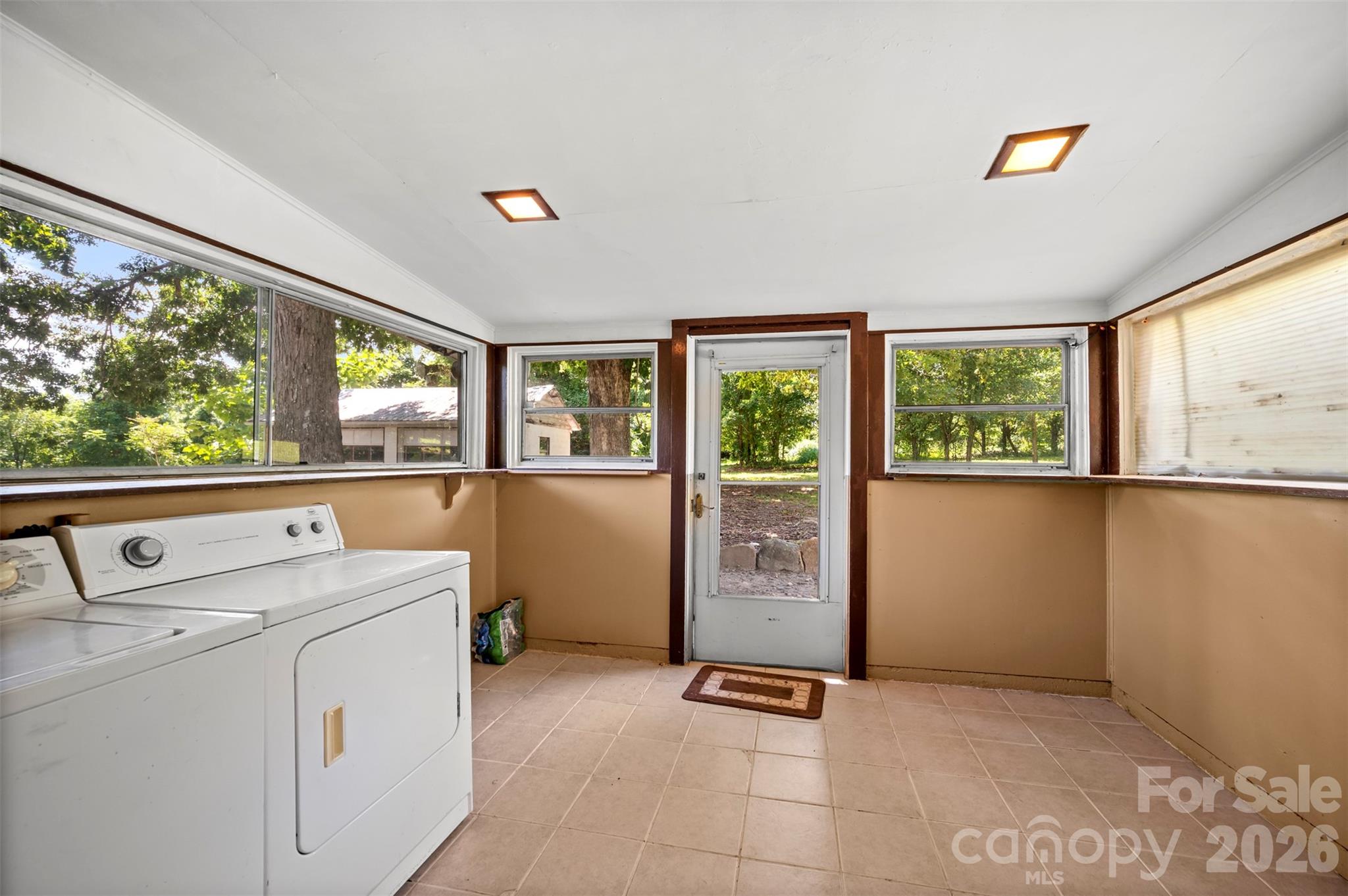 375 E King Street Property Photo 13