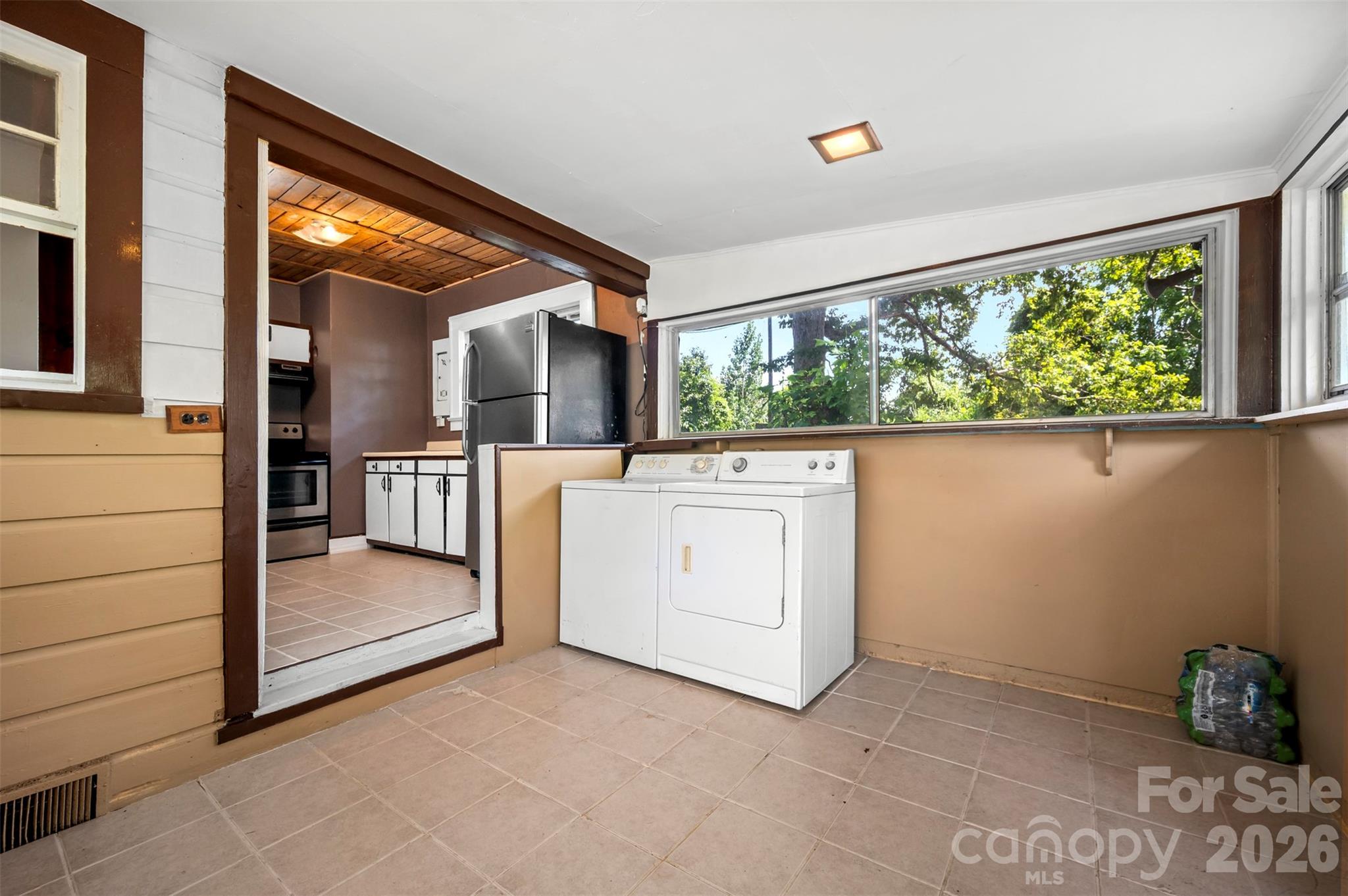 375 E King Street Property Photo 14