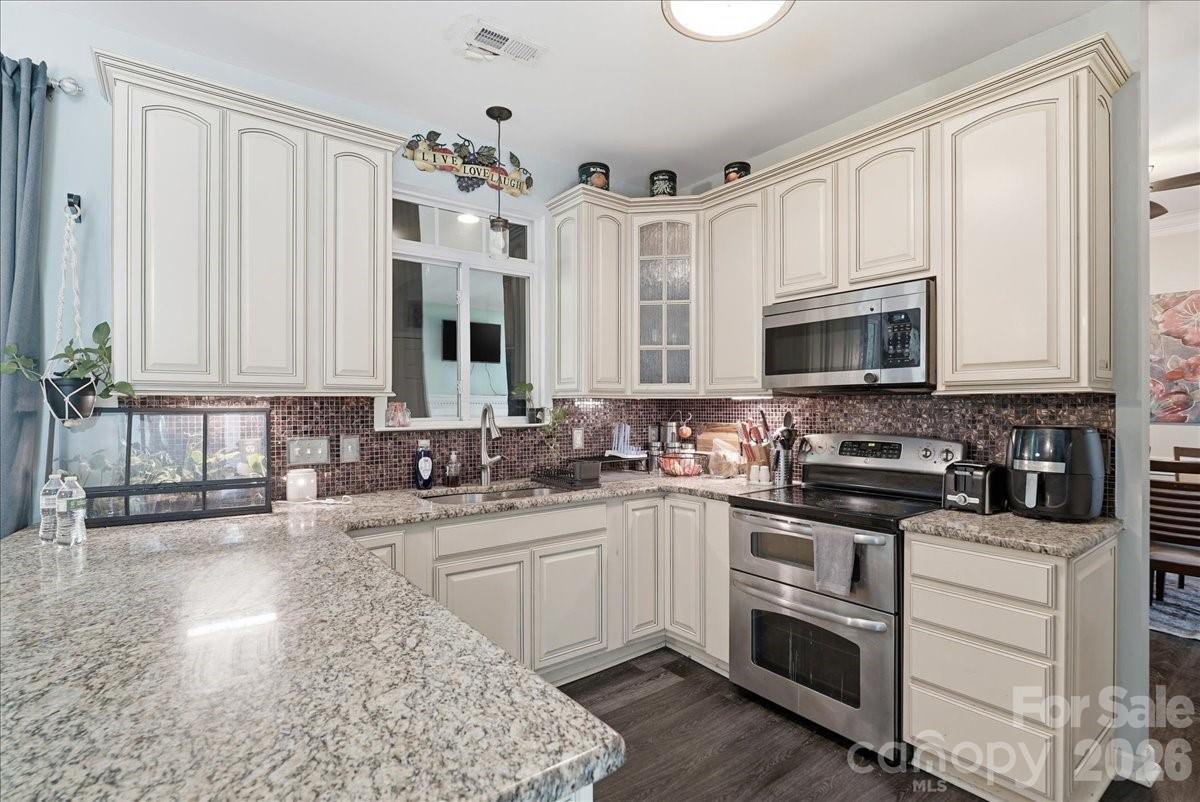 14043 Hatton Cross Drive Property Photo 13