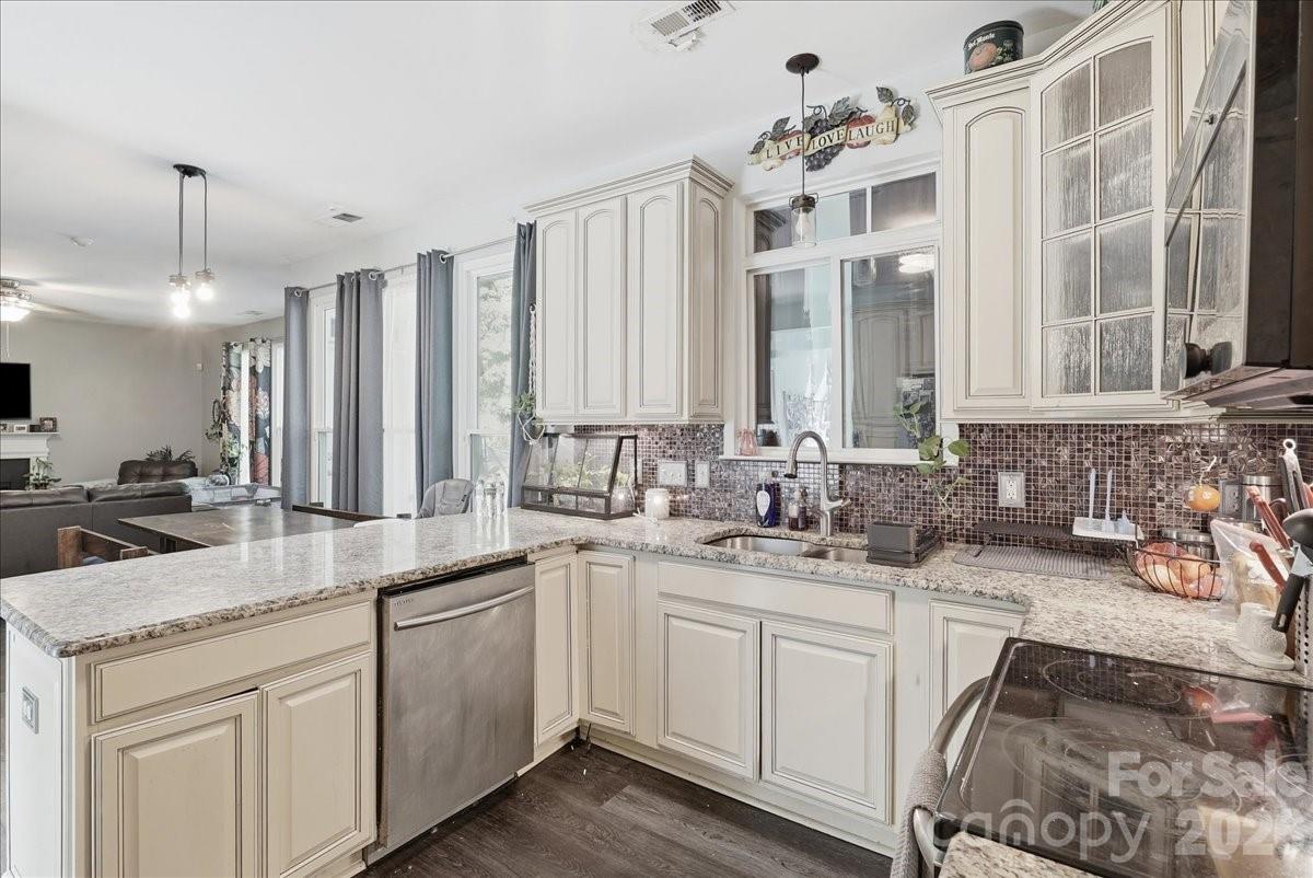 14043 Hatton Cross Drive Property Photo 14