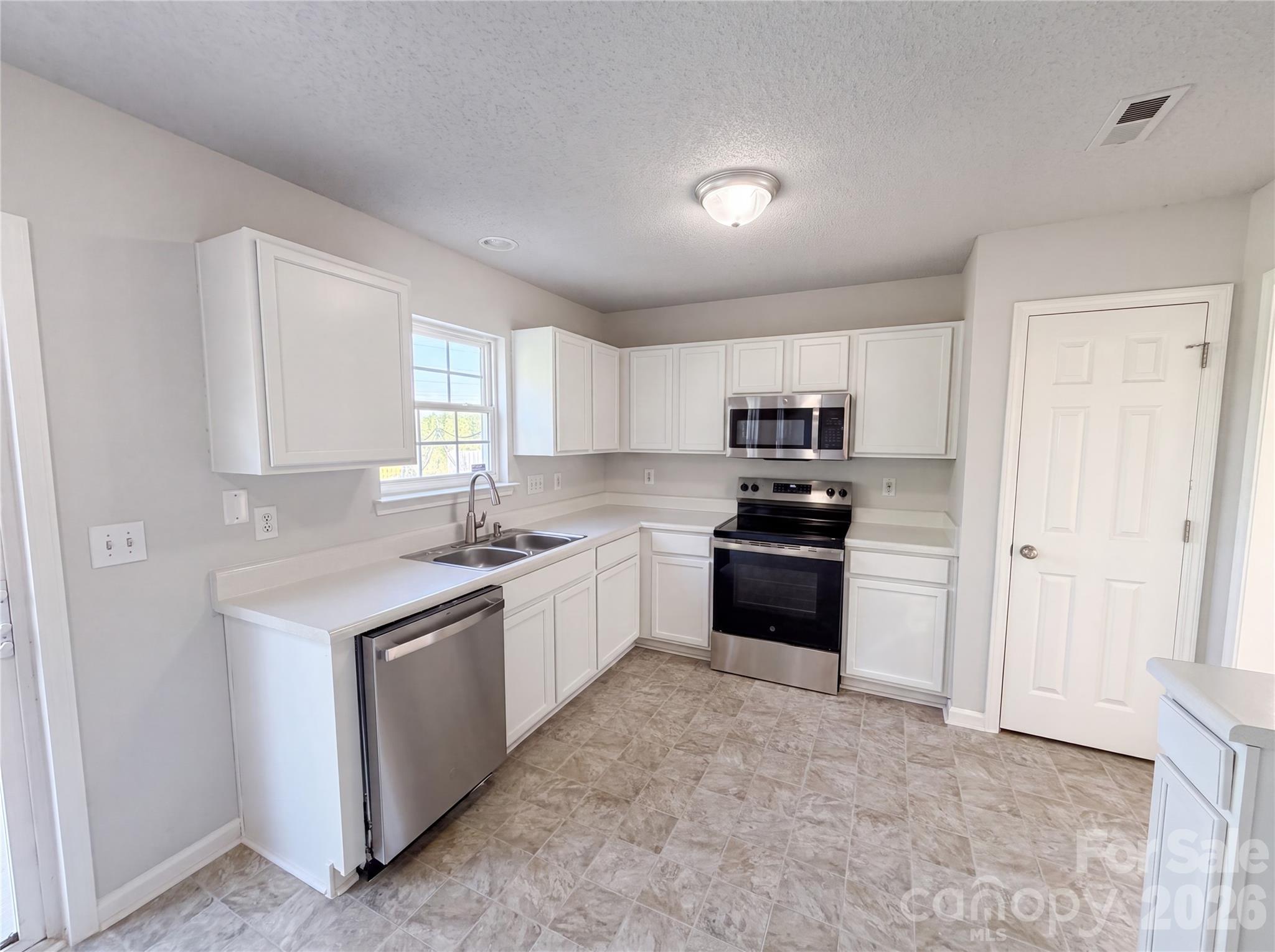 10319 Covingtonwood Drive Property Photo 6