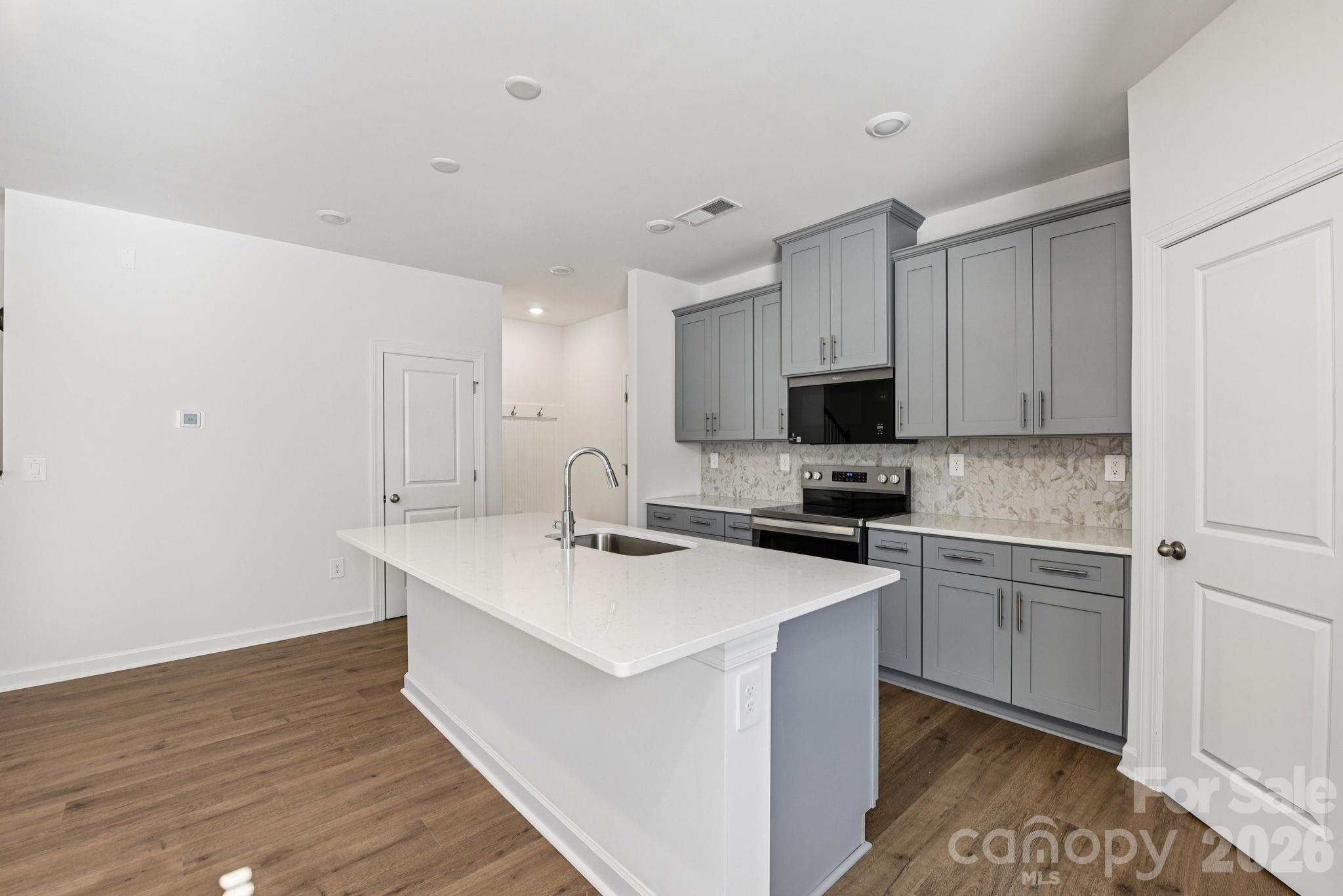 7280 Yardley Street Property Photo 9