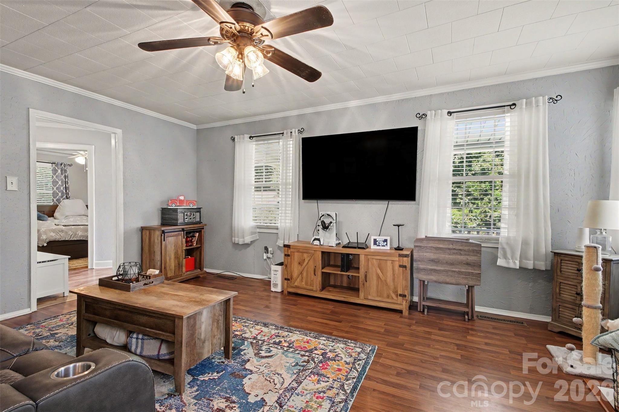 210 N Beaver Street Property Photo 6