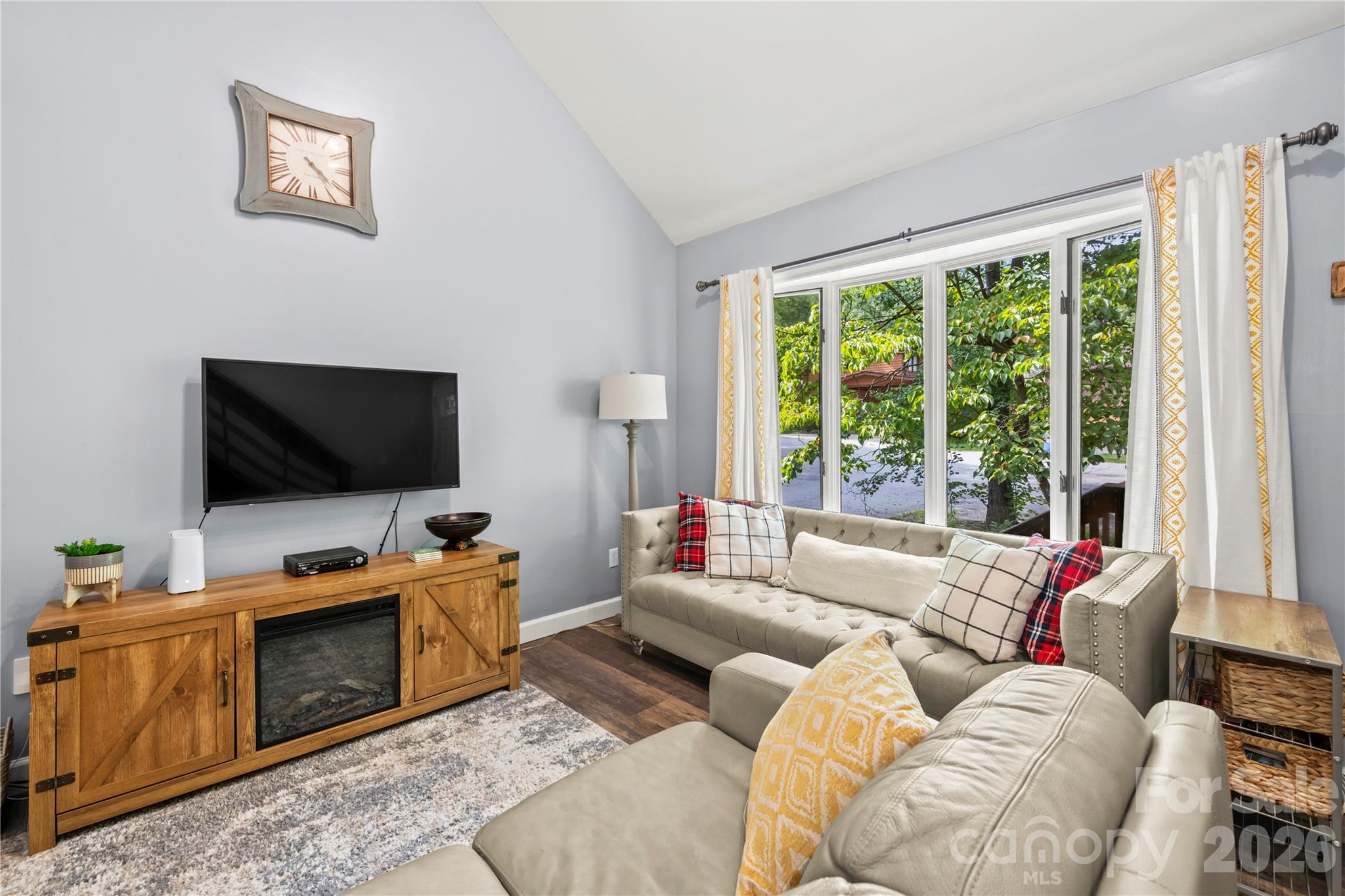 15 N Garden Court Property Photo 8