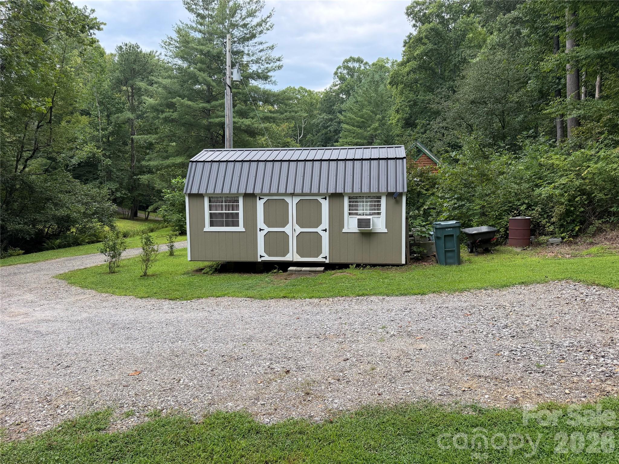 1921 Longbottom Road Property Photo 20