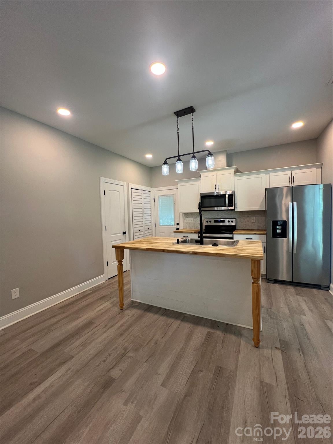2425 Milton Avenue Property Photo 4