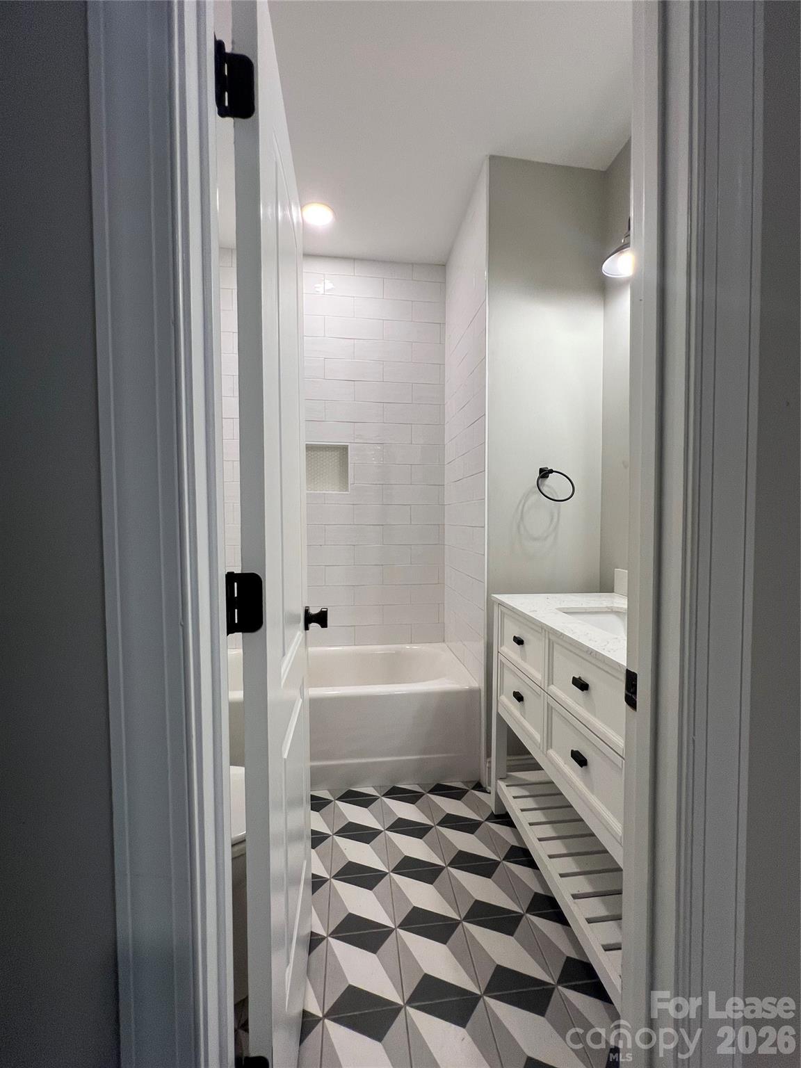 2425 Milton Avenue Property Photo 13
