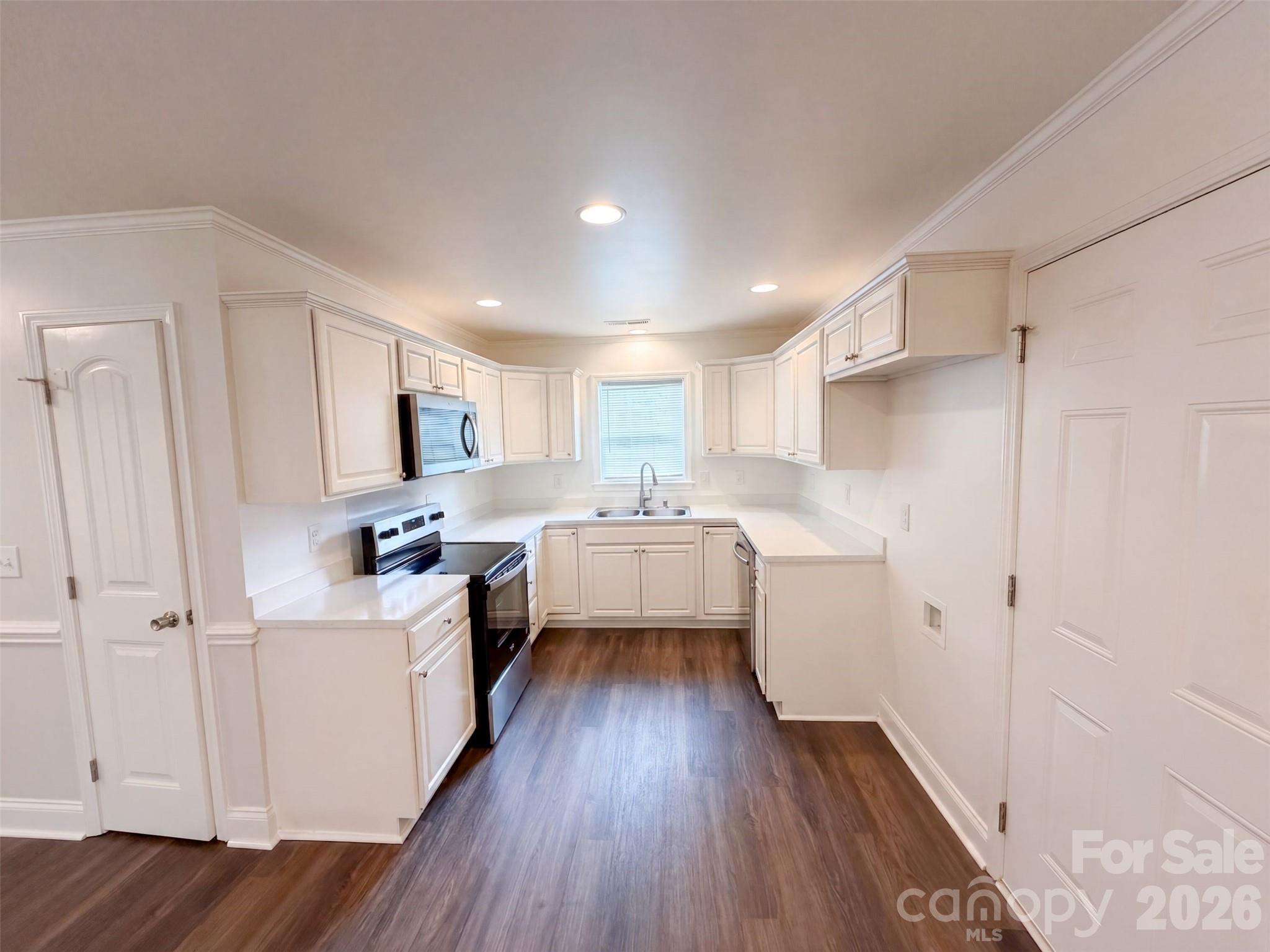 225 Vineyard Drive Property Photo 2
