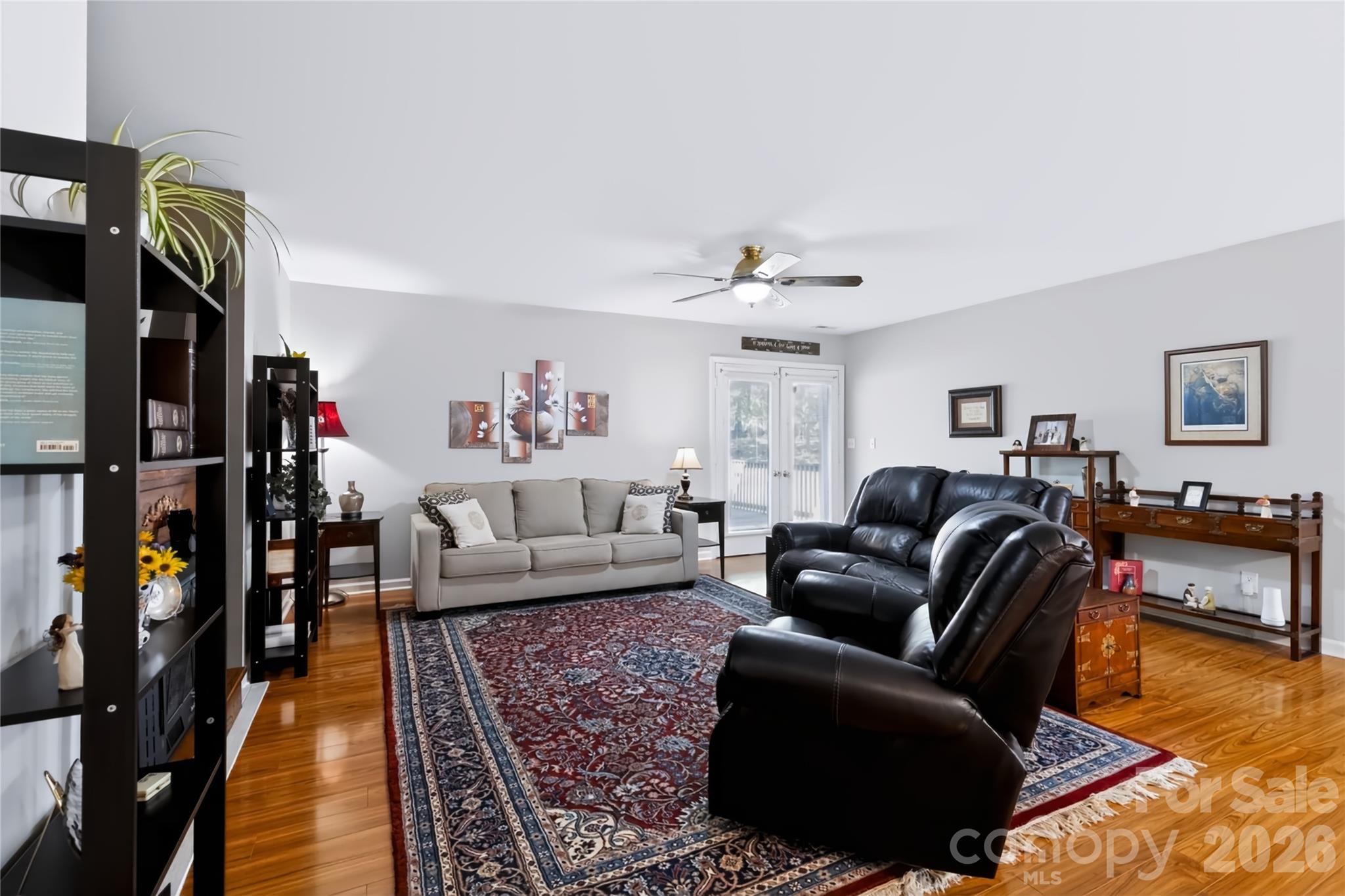 278 Newport Drive Property Photo 8