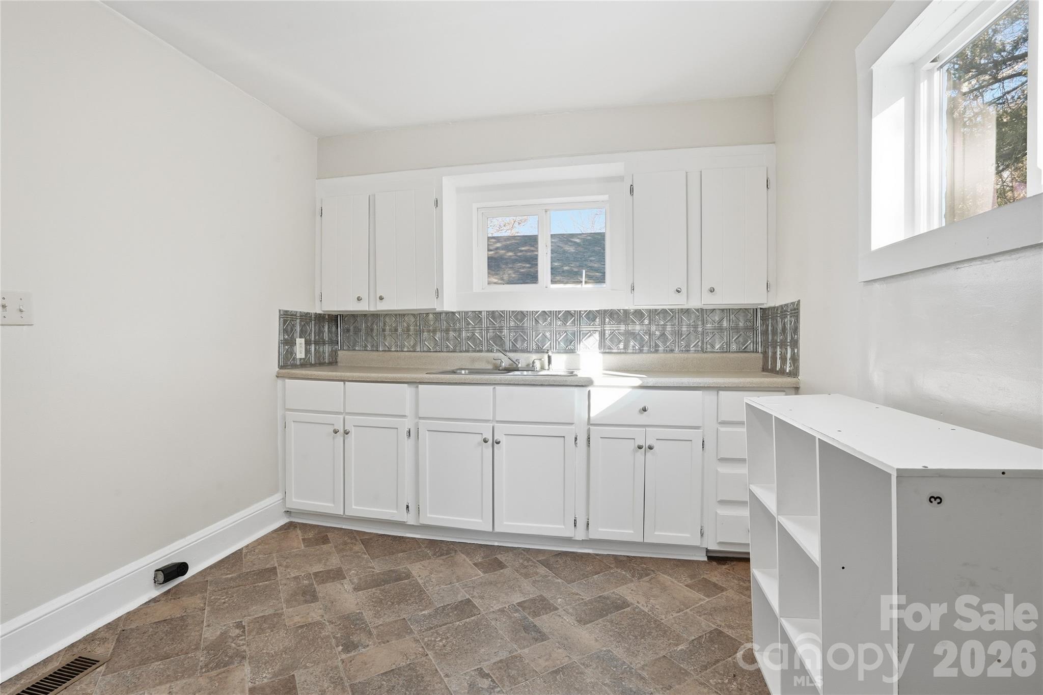 358 N Cleghorn Street Property Photo 21