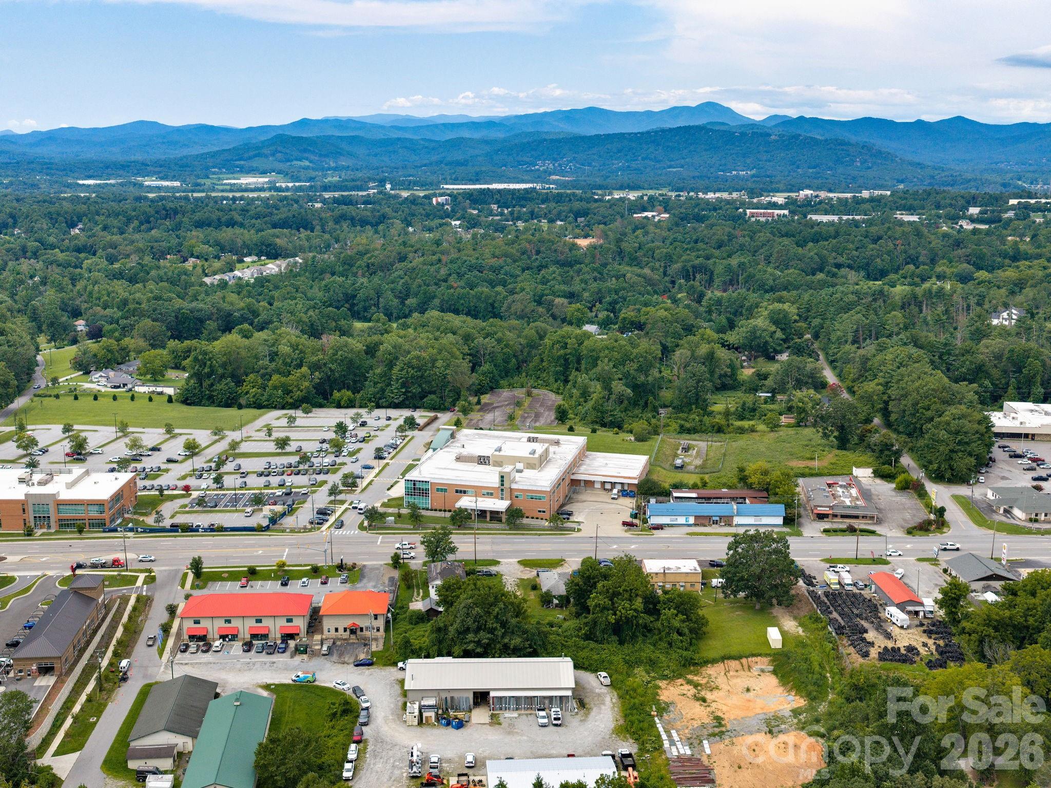 2652 Hendersonville Road Property Photo 4