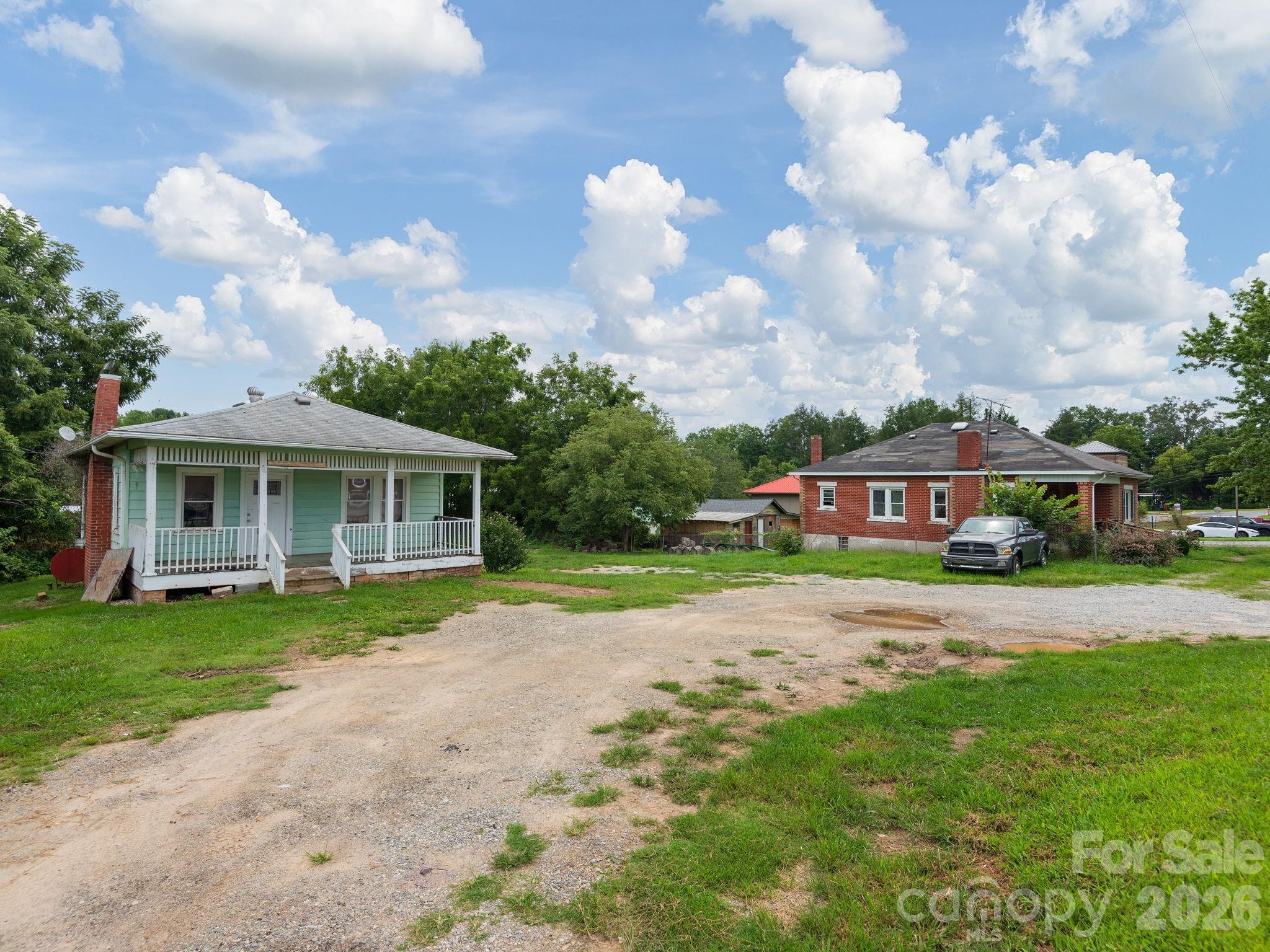 2652 Hendersonville Road Property Photo 7