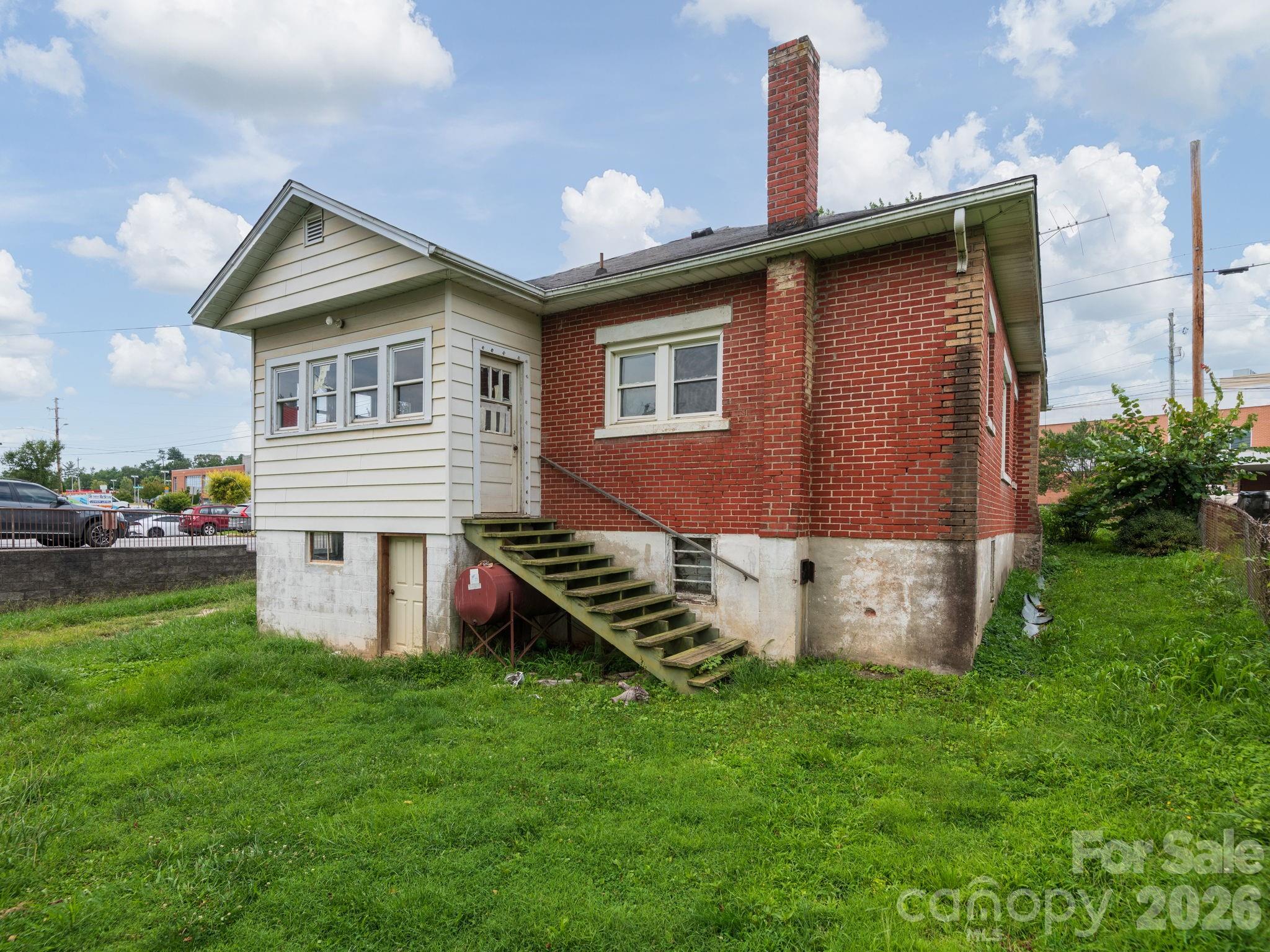 2652 Hendersonville Road Property Photo 9