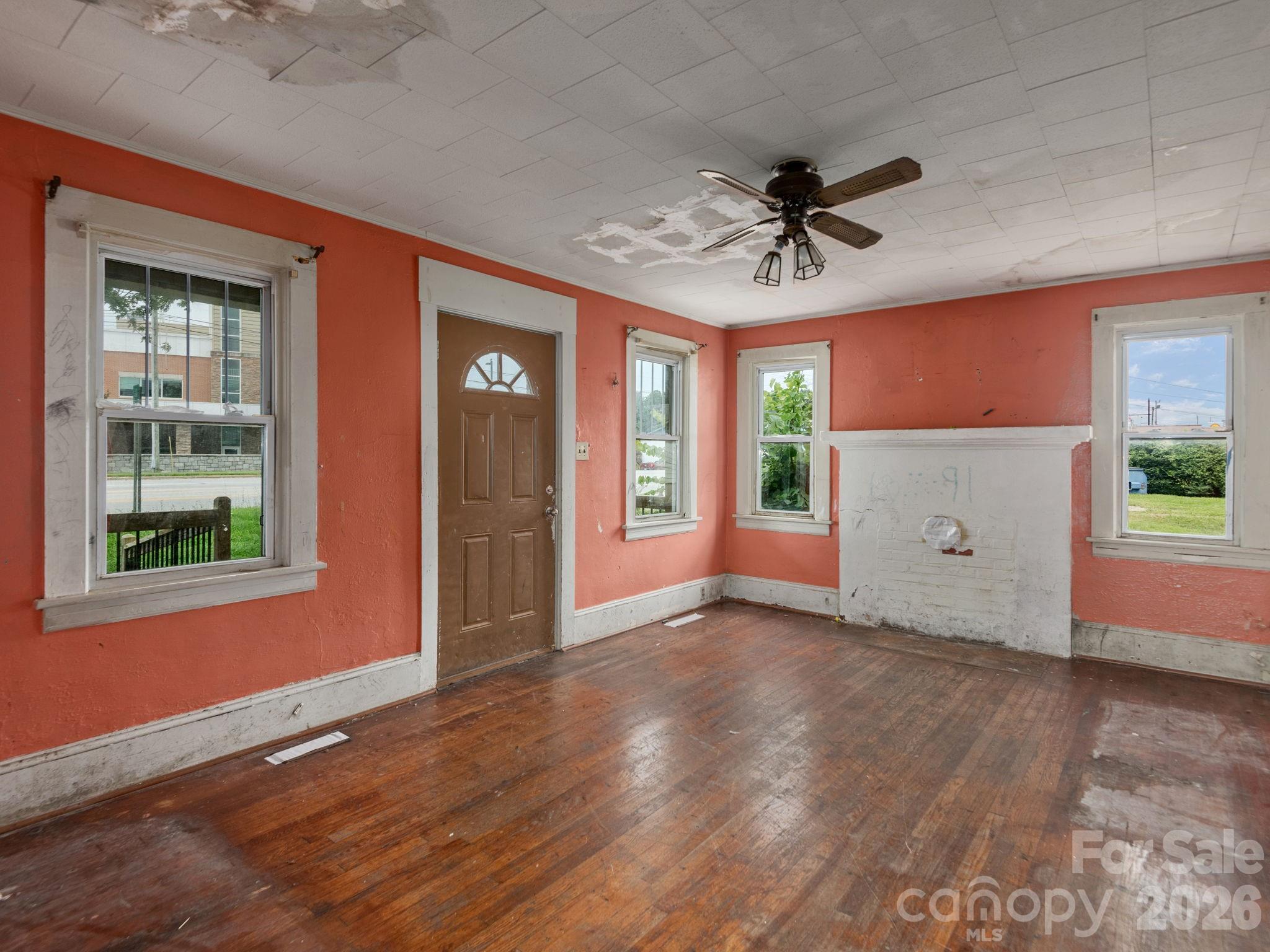 2652 Hendersonville Road Property Photo 11